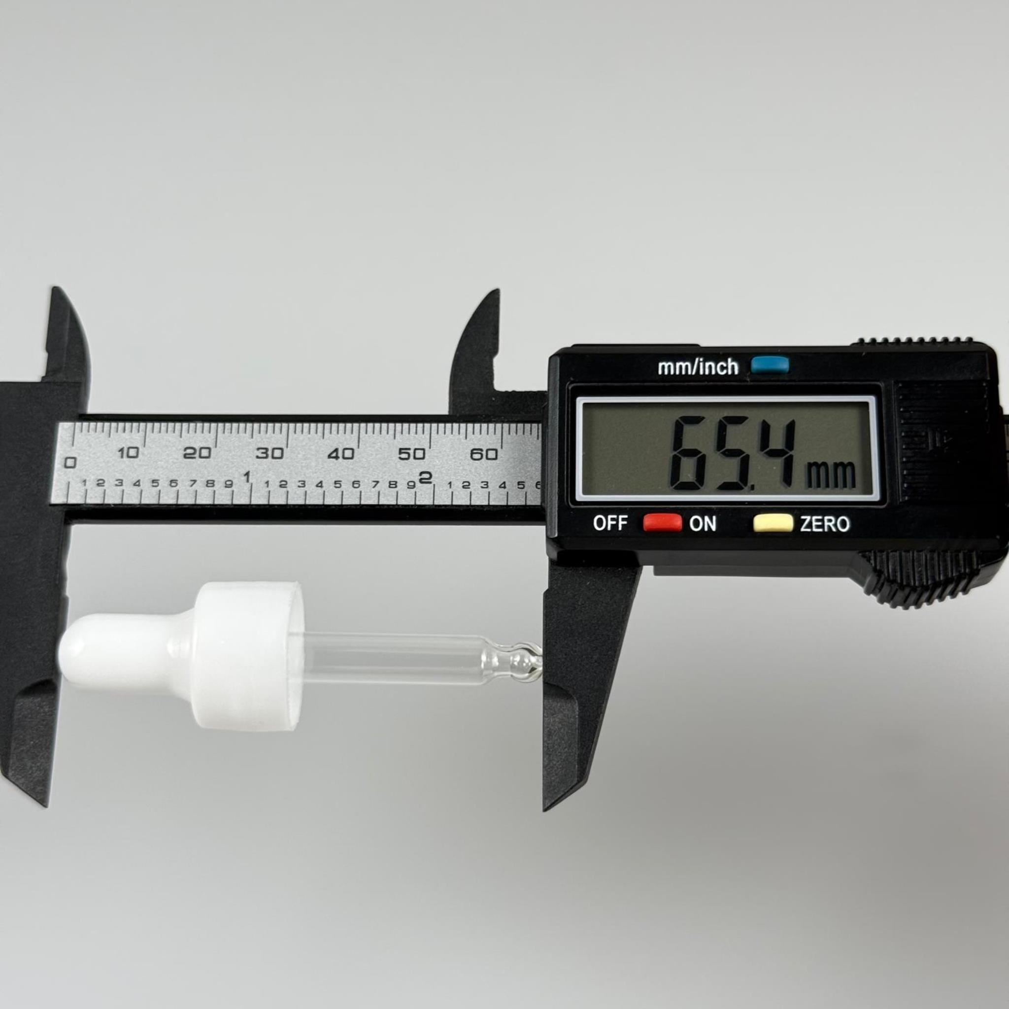 18 MM CAM DAMLALIKLI TAKIM - BEYAZ EMZİK +  DELİKLİ PLASTİK DÜZ BEYAZ KAPAK + 48 MM CAM PİPET