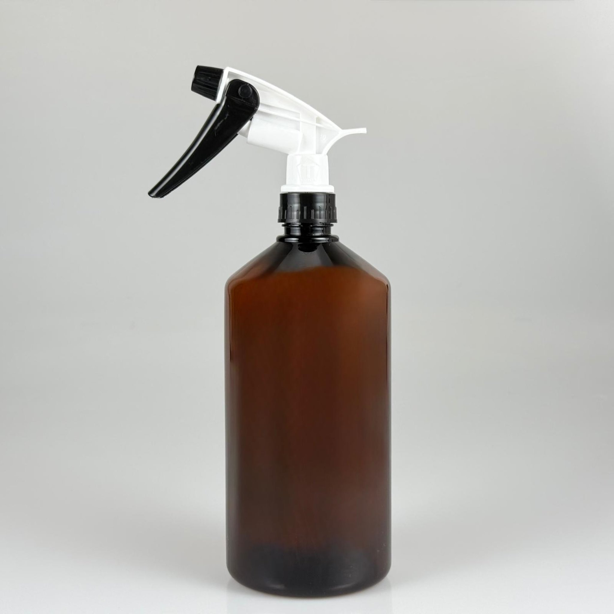 1000 CC AMBER KAHVERENGİ SPREYLİ İLAÇ ŞİŞESİ - BÜYÜK SİYAH BEYAZ DOZAJLI KİMYASALA DAYANIKLI TRİGER TETİK SPREYLİ - 1000 ML KİMYASALA DAYANIKLI PLASTİK ŞİŞE - 1 LT PET ŞİŞE - OTO TEMİZLİK ŞİŞESİ