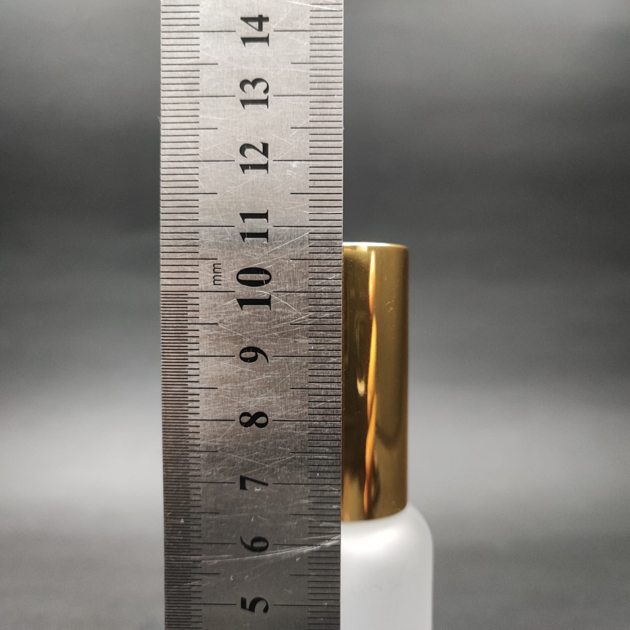 30 ML LÜKS VİDALI VALF ÇEVİRME PARFÜM ŞİŞELERİ - 30 CC BUZLU CAM ŞİŞE - GOLD METAL SPREYLİ KAPAKLI SET