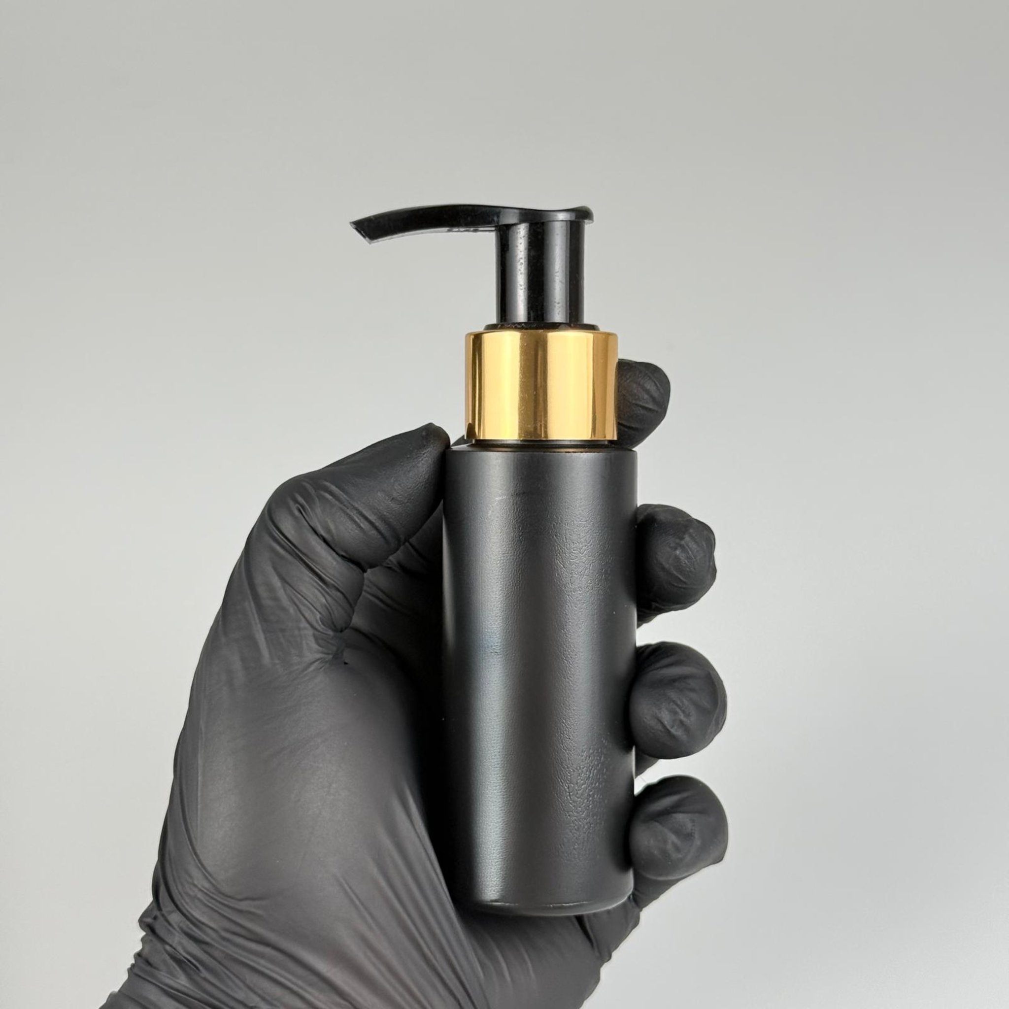 50 CC SİYAH POLİETİLEN PLASTİK ŞİŞE - GOLD POMPALI - 50 ML POMPALI PLASTİK ŞİŞE