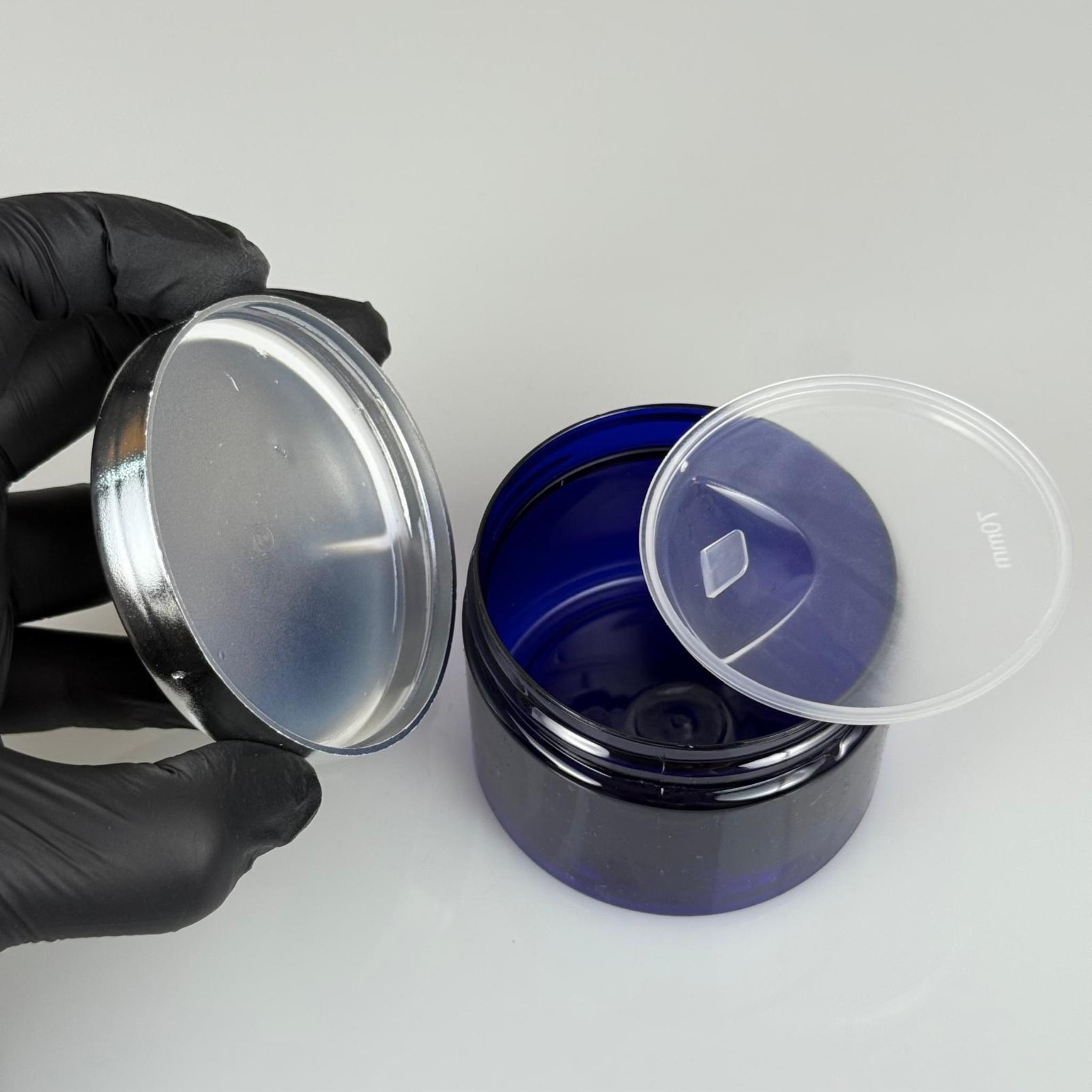 150 ML SERT PET KAVANOZ + GÜMÜŞ KAPLAMALI PLASTİK KAPAK + İÇ TIPA - 150 CC KALIN MAVİ PLASTİK KAVANOZ GÜMÜŞ KAPLAMALI PLASTİK KAPAKLI İÇ TIPALI TAKIM - KREM KAVANOZLARI