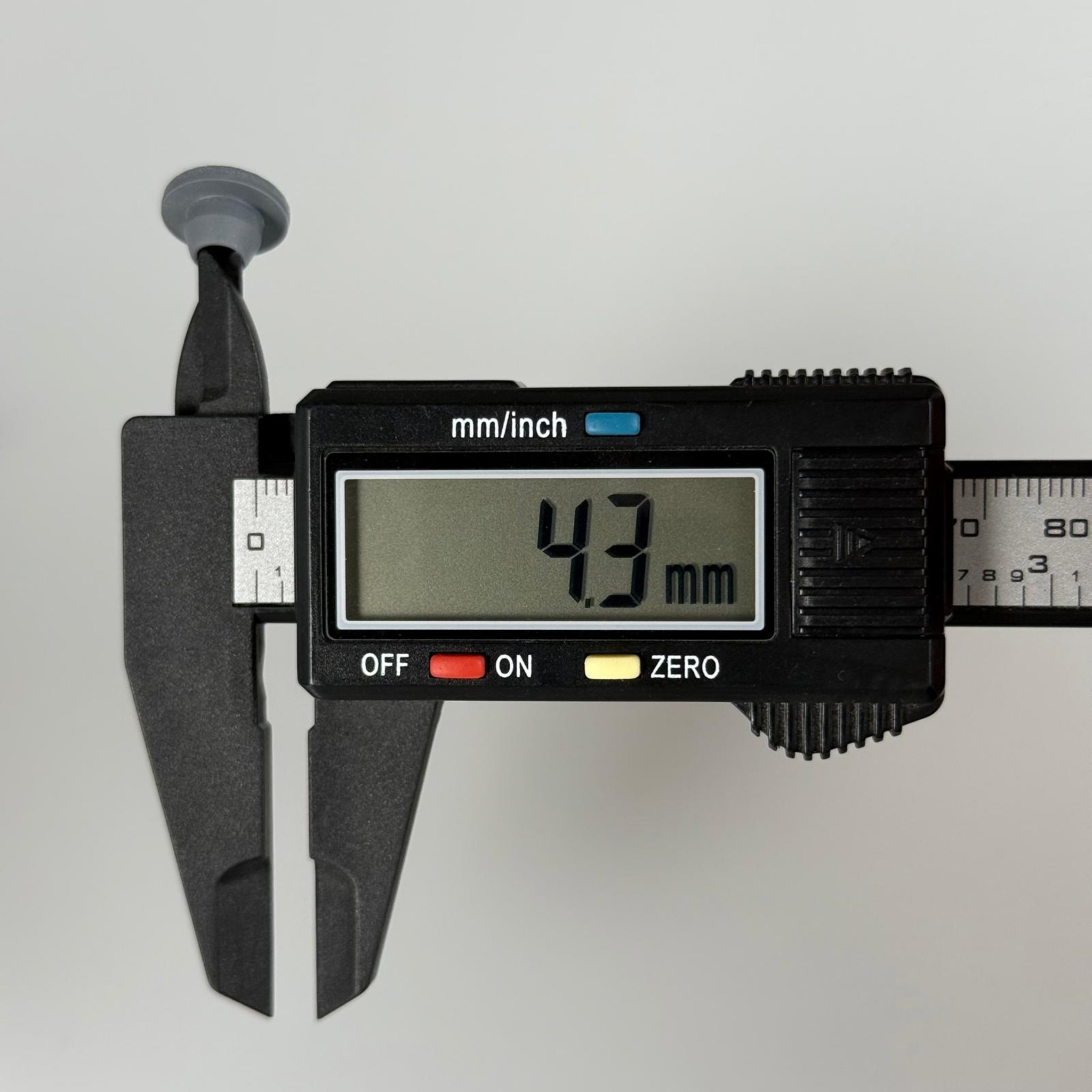 7,5 MM KAUÇUK TIPA - kaydırmaz şok darbe emici ayak, titreşim takozu, lastik conta, kör tıpa, kablo geçiş contası, mobilya ayağı için ses kesici, sızdırmazlık butonu vb. alanlarda kullanılabilir.