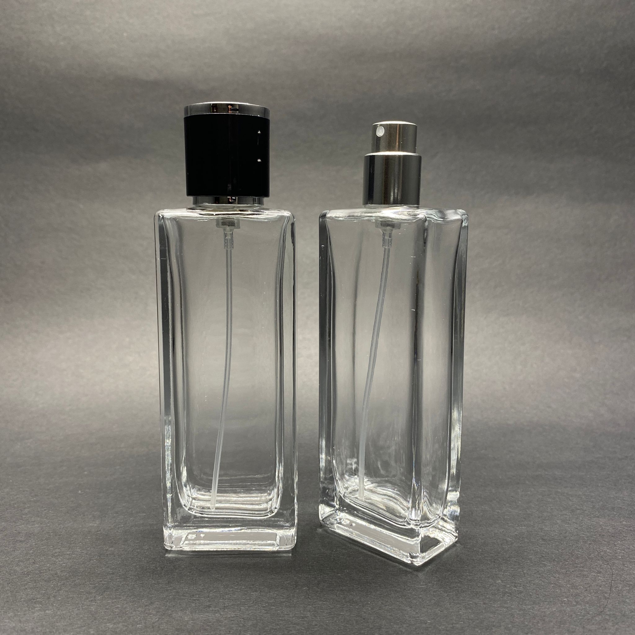 50 ML DİKDÖRTGEN MODEL FORTUNE UZUN PARFÜM ŞİŞESİ - GÜMÜŞ METAL SPREYLİ + GÜMÜŞ SİYAH KAPAKLI (AĞIZ 15 MM GEÇME KOLAY KAPAMA)