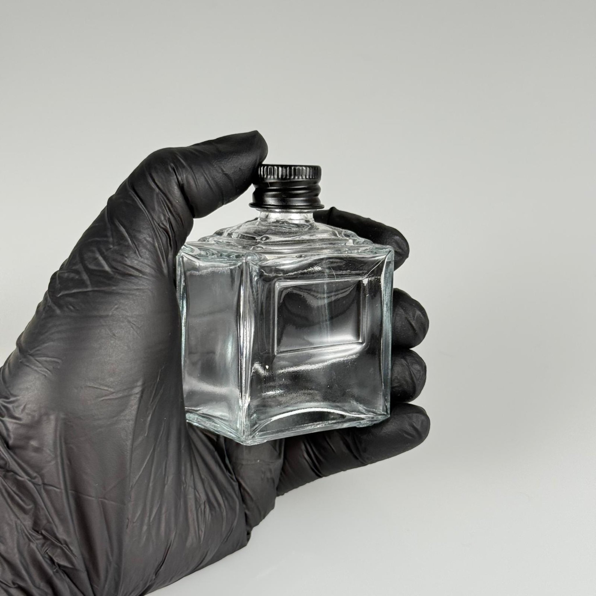50 CC KÖŞELİ PRİZMA CAM ŞİŞE + SİYAH ALÜMİNYUM METAL KAPAKLI TAKIM - 50 ML PRESTİJLİ ŞİŞE