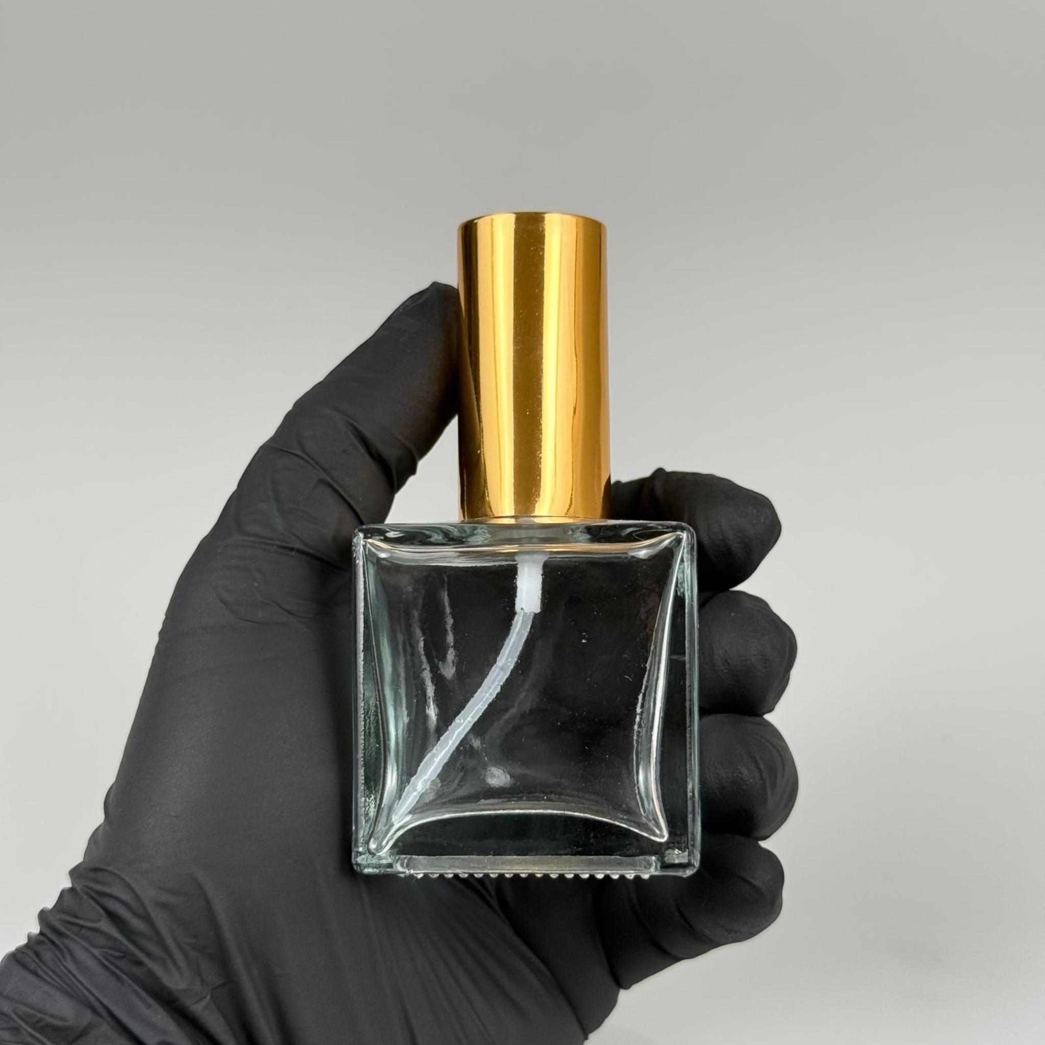 50 CC KARE CAM ŞİŞE + GOLD SPREY FISFIS - 50 ML HEDİYELİK CAM KOLONYA ŞİŞESİ - PARFÜM ESANS ŞİŞESİ - DÜĞÜN, NİŞAN, SÖZ, KINA, CENAZE, PROMOSYON, PARFÜM İÇİN HEDİYELİK KOLONYA ŞİŞELERİ