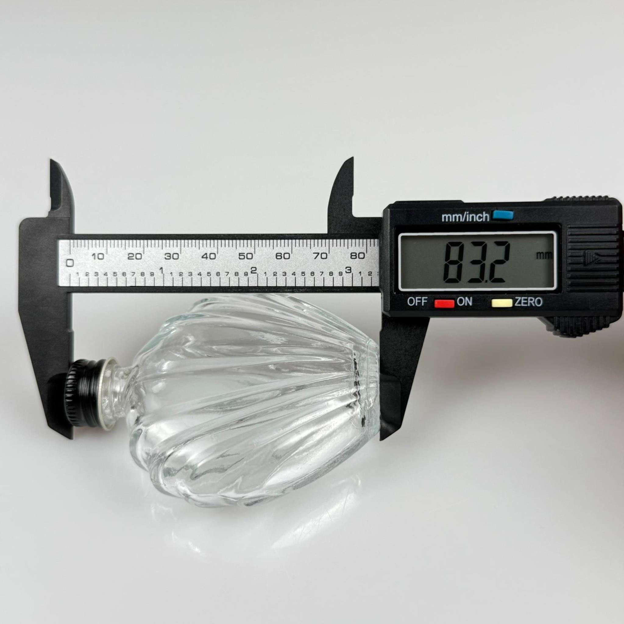 45 CC İSTİRİDYE MODEL CAM ŞİŞE - SİYAH METAL KAPAKLI KOLONYA TIPALI - 45 ML PRESTİJLİ ŞİŞE