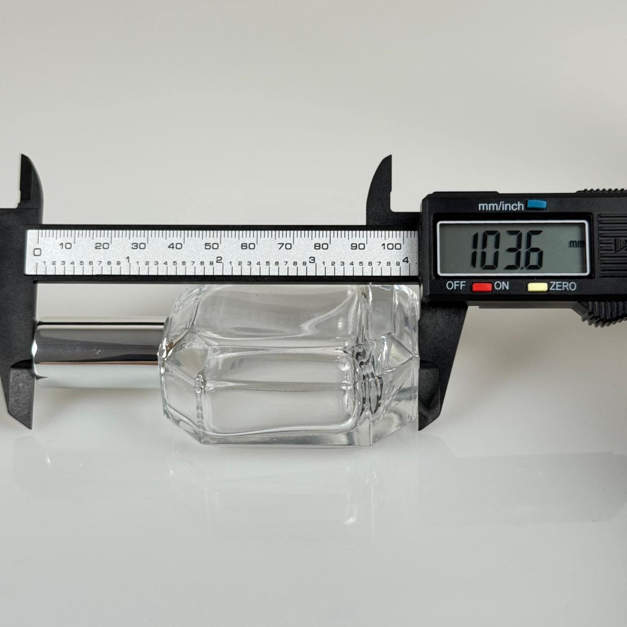50 ML KAZABLANKA MODEL KÖŞELİ PARFÜM ŞİŞESİ - GÜMÜŞ METALE METAL SPREYLİ SET (AĞIZ 13 MM VİDALI) TEKRAR DOLDURULABİLİR