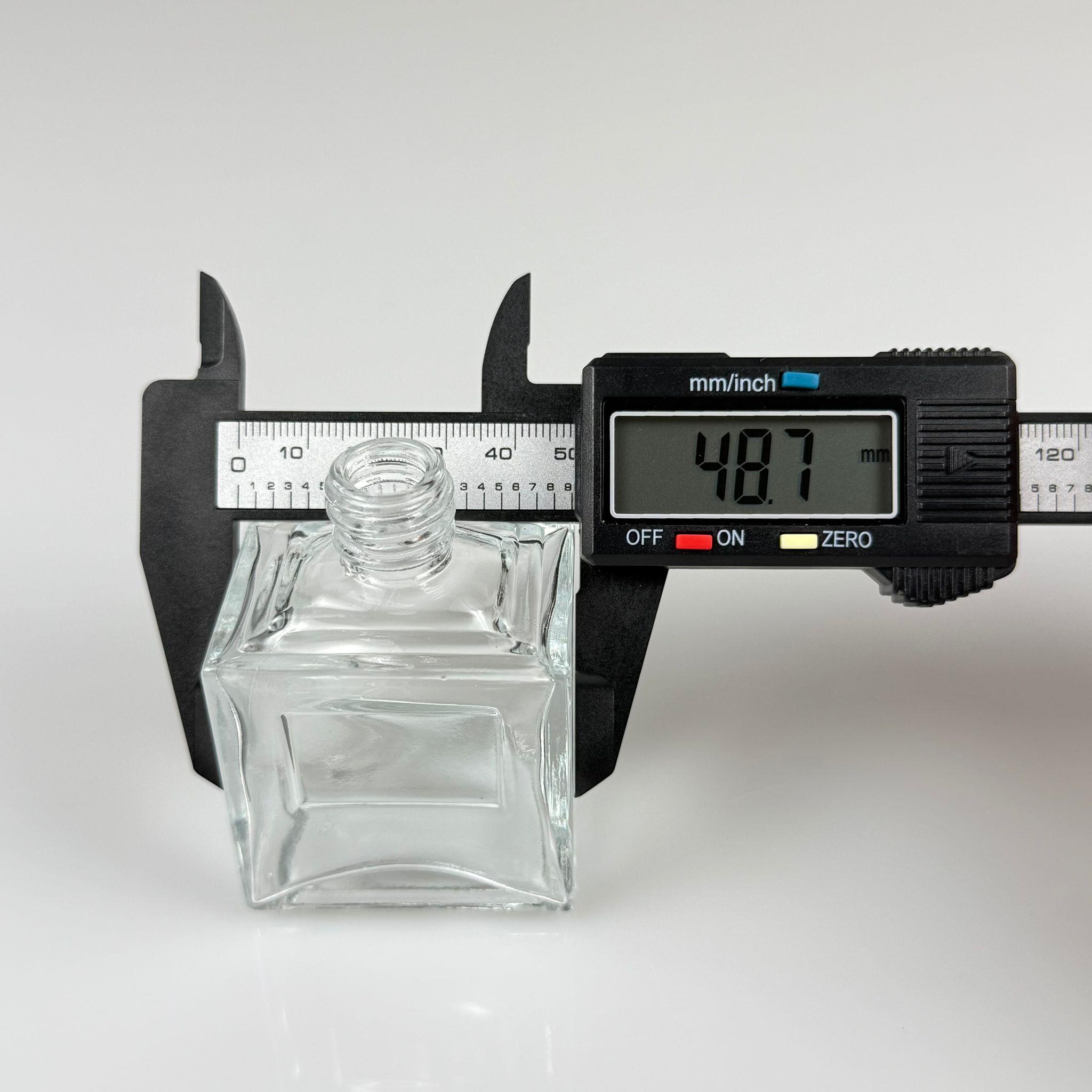 50 CC KÖŞELİ PRİZMA CAM ŞİŞE - 18 MM AĞIZ - 50 ML PRESTİJLİ ŞİŞE