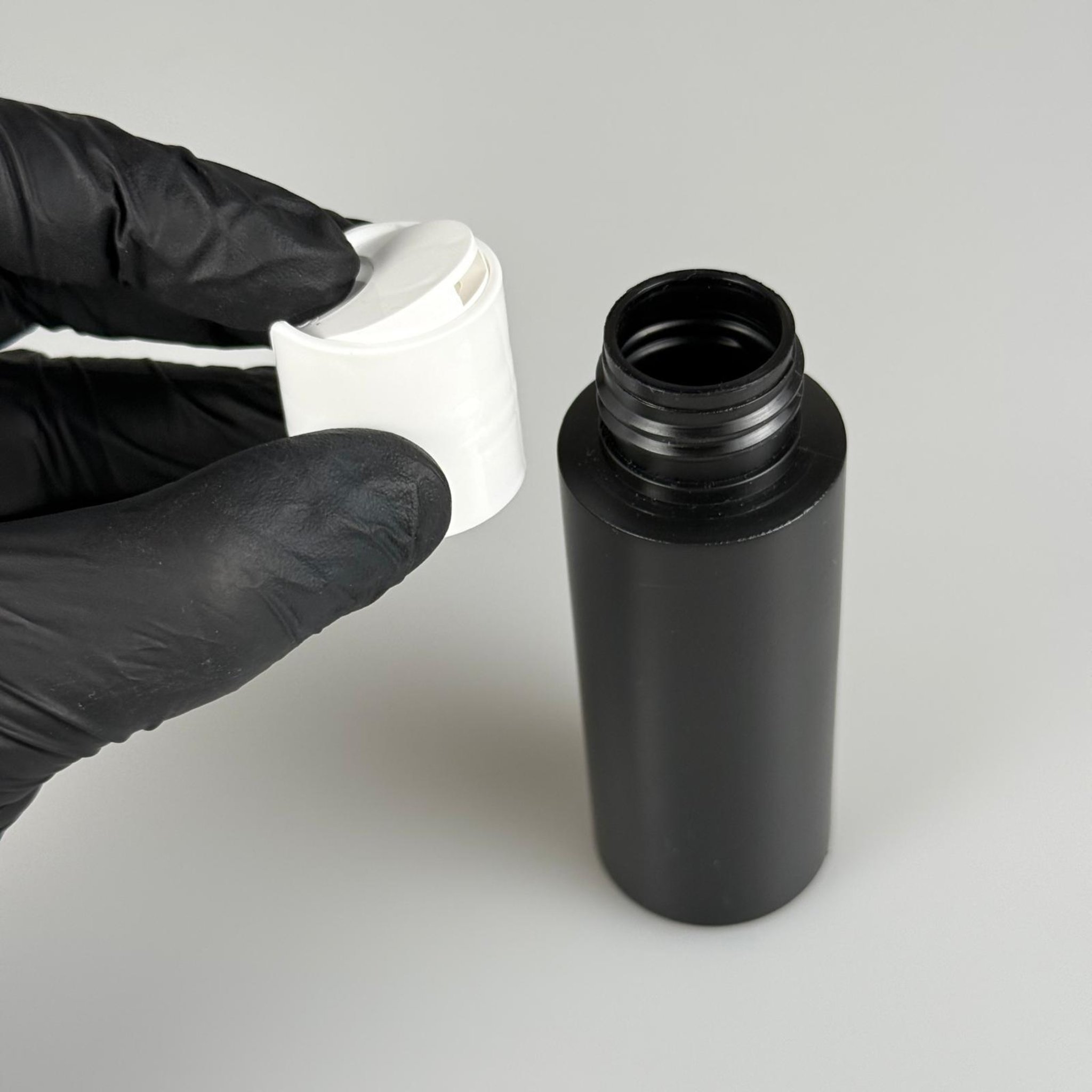 50 CC SİYAH POLİETİLEN ŞAMPUAN ŞİŞESİ -  50 ML BEYAZ DİSKTOP ŞAMPUAN KAPAKLI