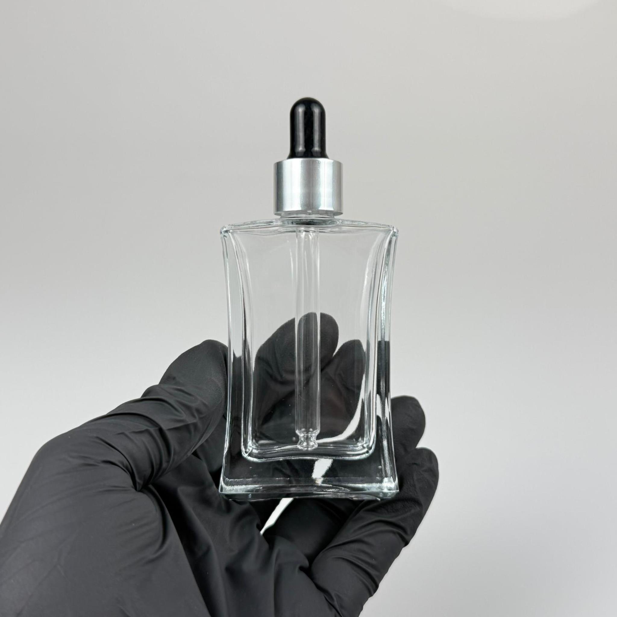50 CC YASSI DİKDÖRTGEN KÖŞELİ CAM DAMLALIKLI ŞİŞE - SİYAH EMZİK - GÜMÜŞ METALİK KAPAK - 50 ML CAM DAMLALIKLI ŞİŞE - DAMLALIKLI BOŞ ŞİŞE