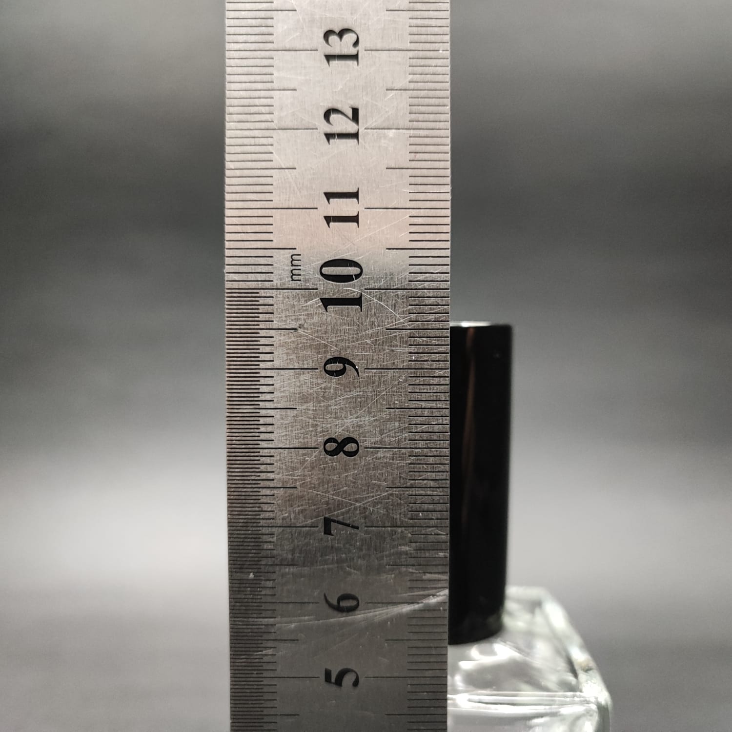 50 ML LÜKS VİDALI VALF ÇEVİRME PARFÜM ŞİŞELERİ - 50 CC KARE CAM ŞİŞE - SİYAH METAL SPREYLİ KAPAKLI SET