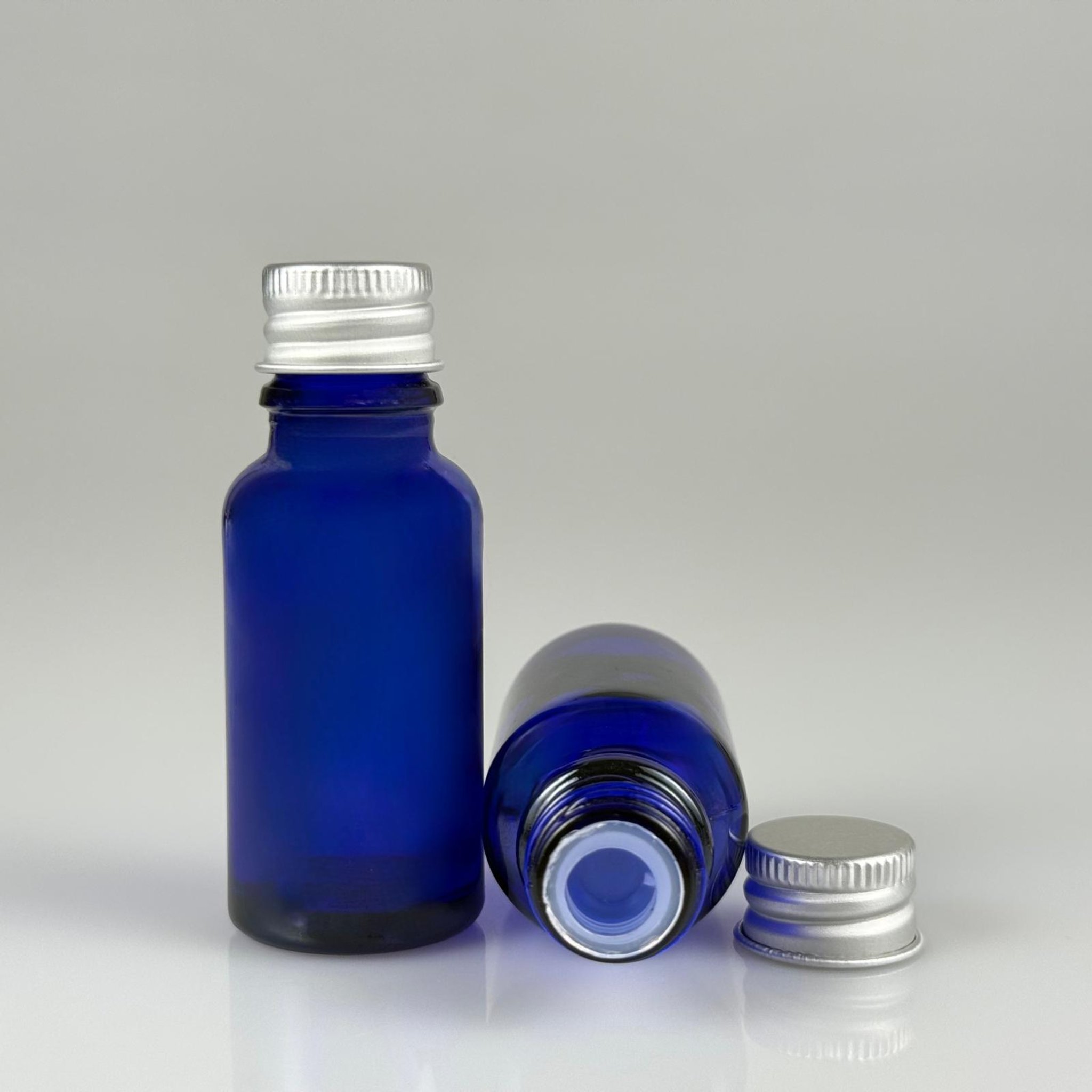 20 CC MAVİ CAM ŞİŞE + KÖPÜK CONTALI GÜMÜŞ ALÜMİNYUM METAL KAPAKLI + KÖR TIPALI TAKIM - 20 ML MAVİ CAM ŞİŞE