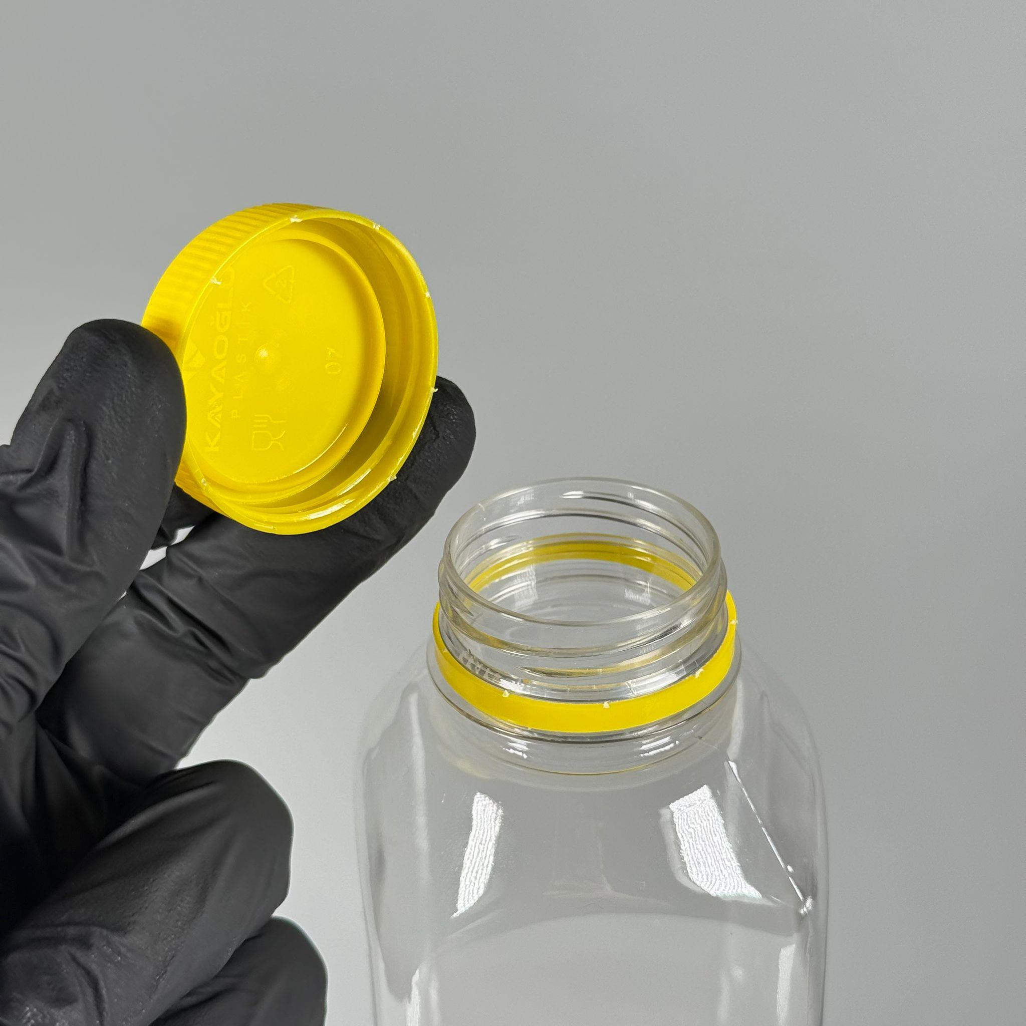 500 CC KÖŞELİ KARE PET ŞİŞE (28 GR) - 38 MM GENİŞ AĞIZLI SARI KİLİTLİ KAPAKLI - 500 ML DETOX, MEYVE SUYU, SMOOTHIE, AYRAN, SÜT, MEŞRUBAT VB İÇİN BOŞ PLASTİK ŞİŞELER