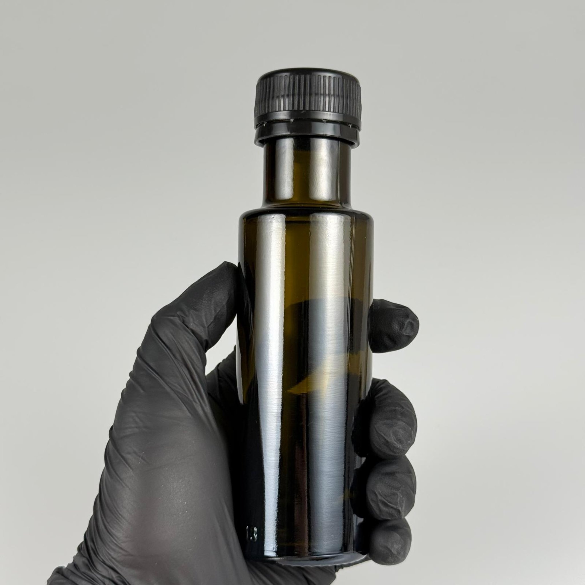 100 CC DORİKA CAM ŞİŞE KOYU YEŞİL (31 MM AĞIZ) - CONTALI SİYAH KİLİTLİ KAPAKLI - 100 ML SİLİNDİR DORİCA YAĞ VE SOS ŞİŞELERİ