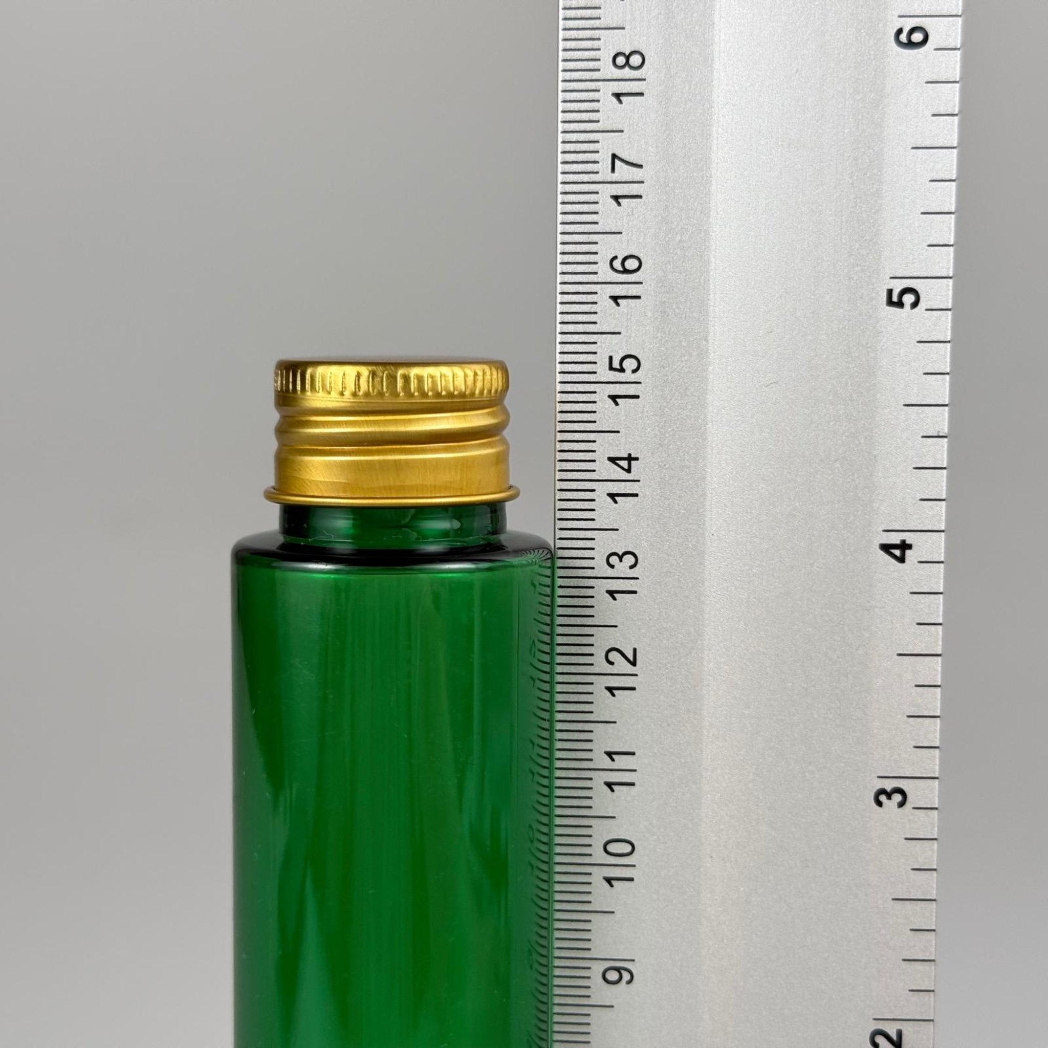 100 CC UZUN SİLİNDİR YEŞİL PET ŞİŞE (24 GR - 24 AĞIZ ) + KÖPÜK CONTALI GOLD METAL ALÜMİNYUM KAPAK TAKIM - 100 ML BİBERİYE SUYU, LAVANTA YAĞI, SAÇ SERUM, TONİK VB İÇİN PLASTİK KOZMETİK AMBALAJLARI