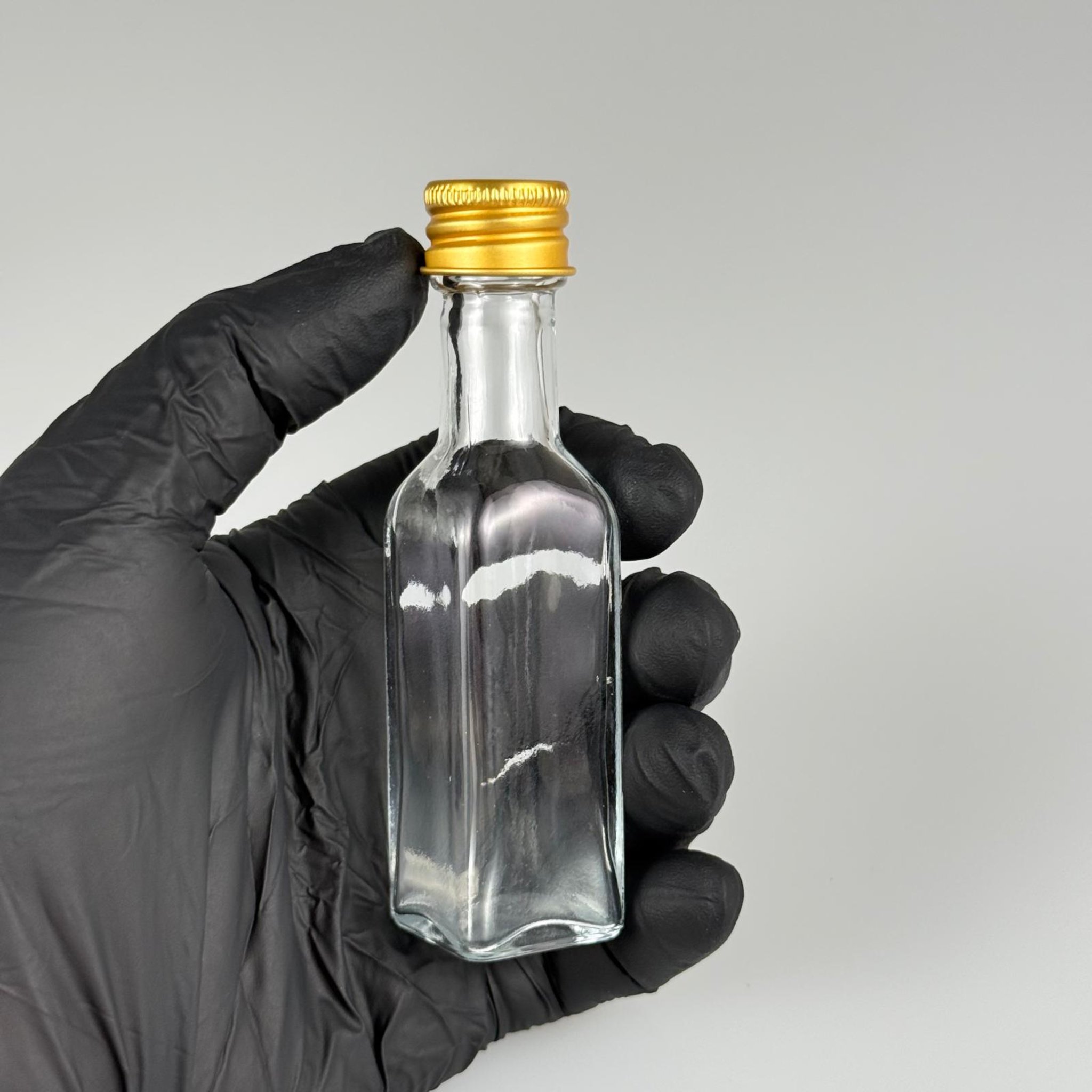20 CC MARASKA KÖŞELİ KARE CAM ŞİŞE + GOLD ALÜMİNYUM METAL KAPAKLI TAKIM - 20 ML ŞEFFAF CAM ŞİŞE