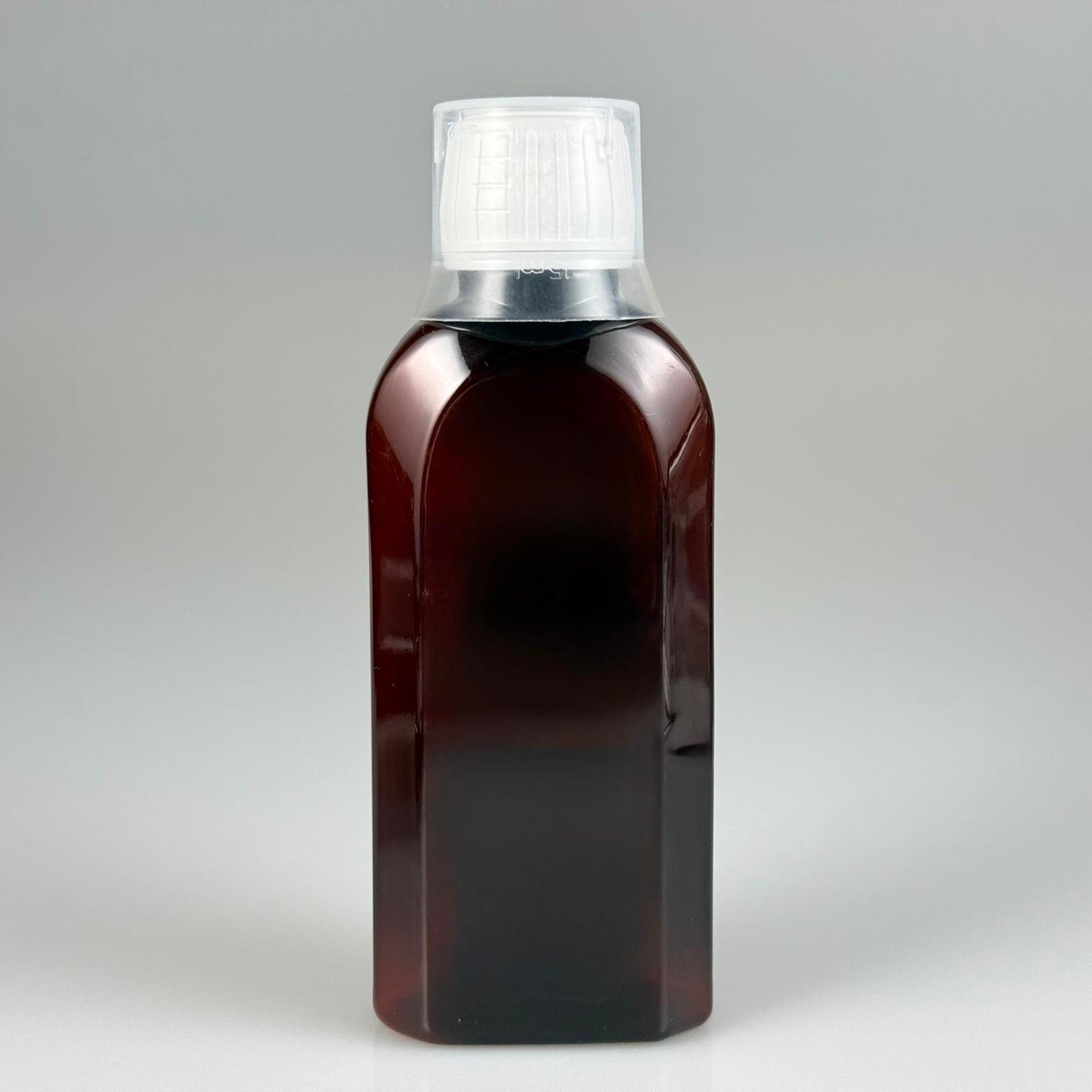 125 CC AMBER YASSI PET ŞİŞE + BEYAZ KİLİTLİ KAPAKLI + 15 ML ÖLÇEK TAKIM - 125 ML YASSI PLASTİK KAHVERENGİ ŞİŞE - PLASTİK ECZA ŞİŞESİ - PET ŞURUP ŞİŞESİ