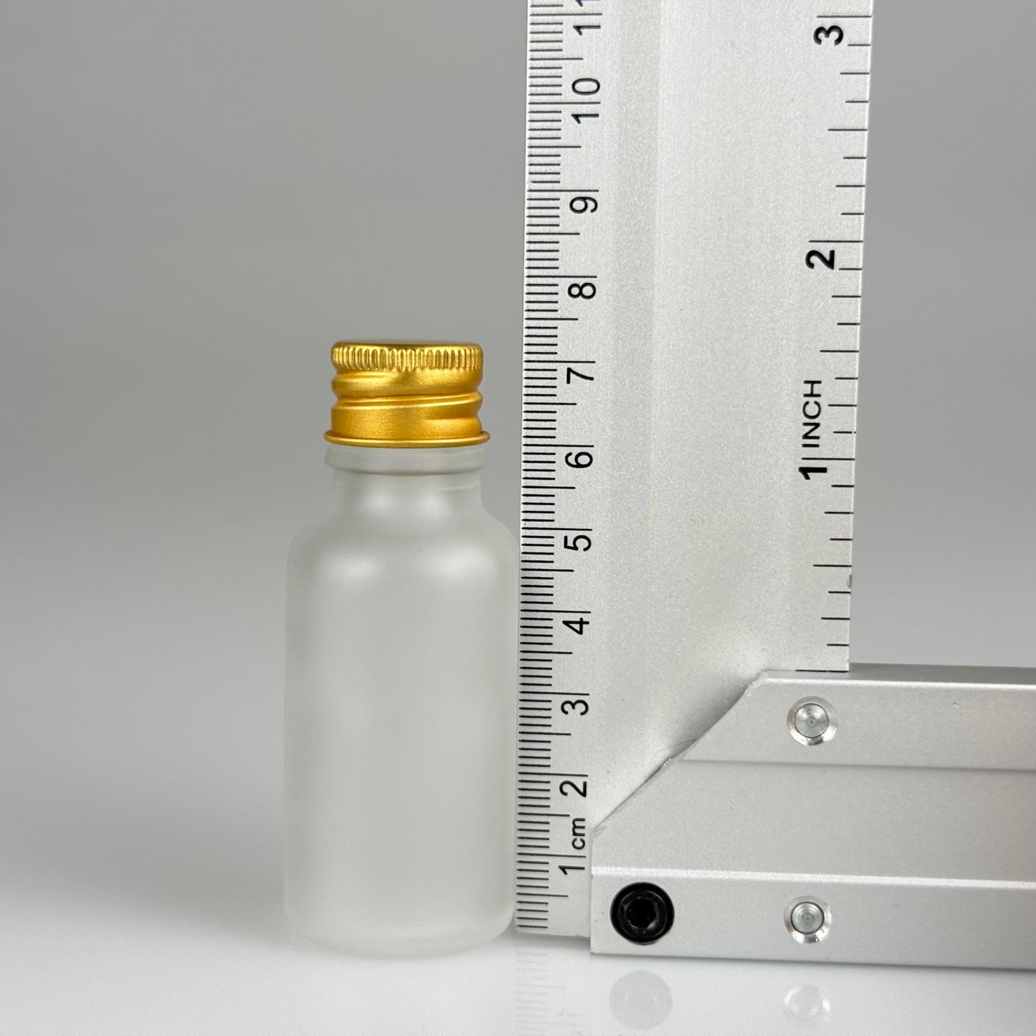 20 CC BUZLU CAM ŞİŞE + KÖPÜK CONTALI GOLD ALÜMİNYUM METAL KAPAKLI + KOOLONYA TIPALI TAKIM - 20 ML BUZLU CAM ŞİŞE