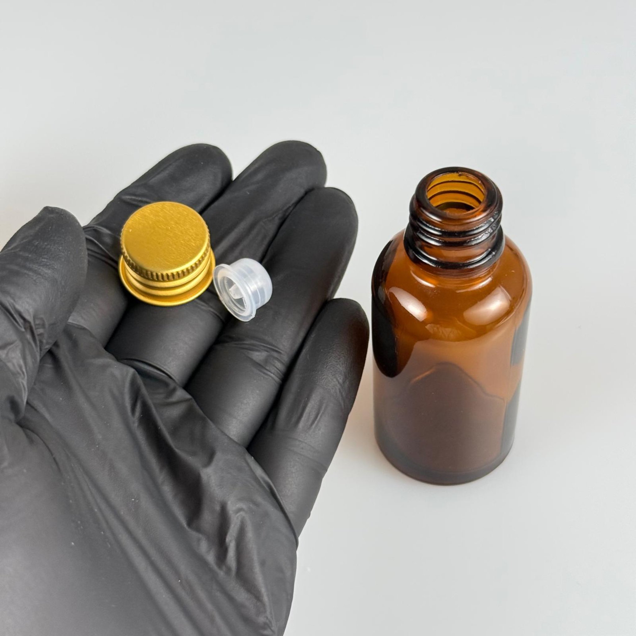 30 CC AMBER CAM ŞİŞE + KÖPÜK CONTALI GOLD ALÜMİNYUM METAL KAPAKLI + DAMLALIKLI KOLONYA TIPALI TAKIM - 30 ML KAHVERENGİ CAM ŞİŞE