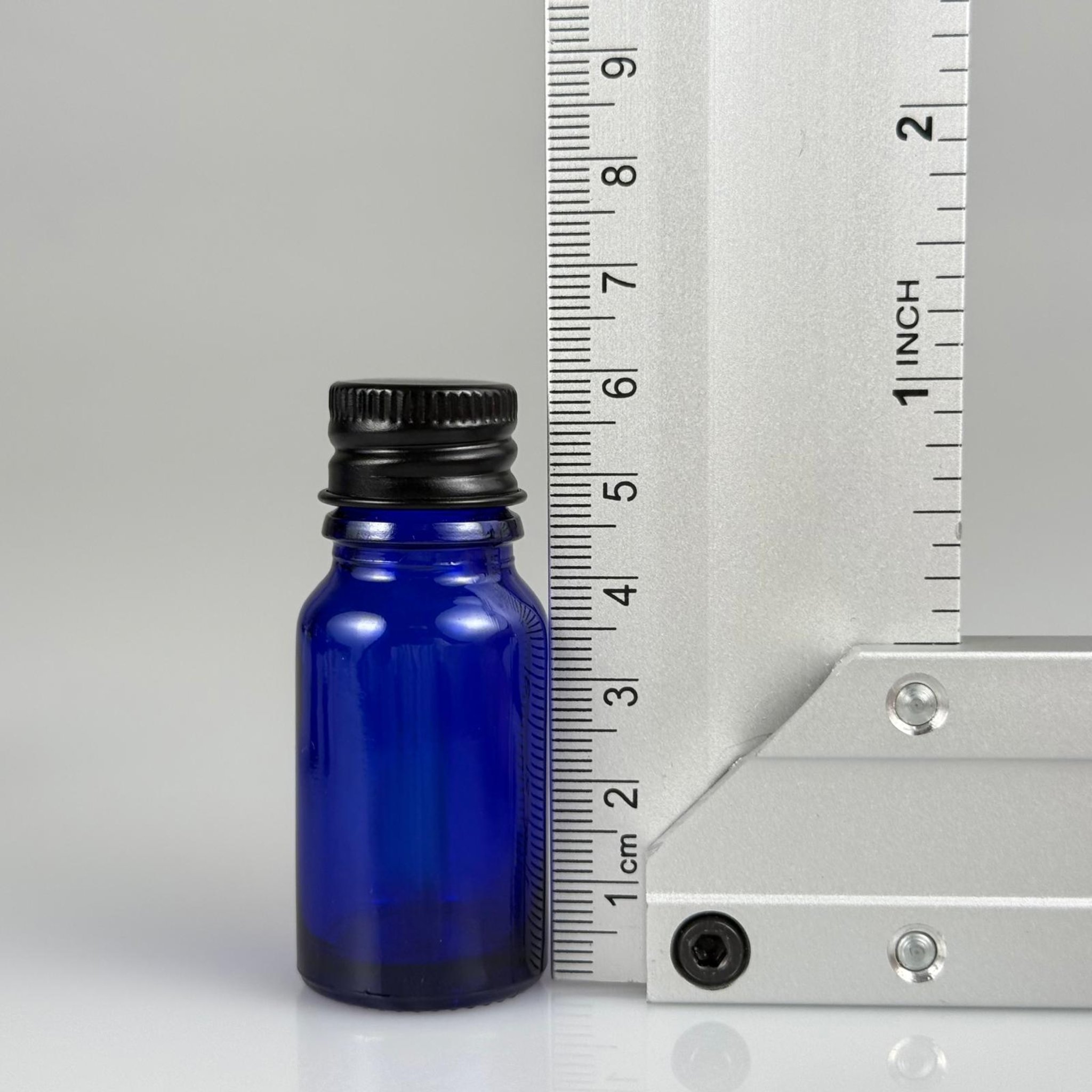 10 CC MAVİ CAM ŞİŞE + KÖPÜK CONTALI SİYAH ALÜMİNYUM METAL KAPAKLI + KÖR TIPALI TAKIM - 10 ML MAVİ CAM ŞİŞE