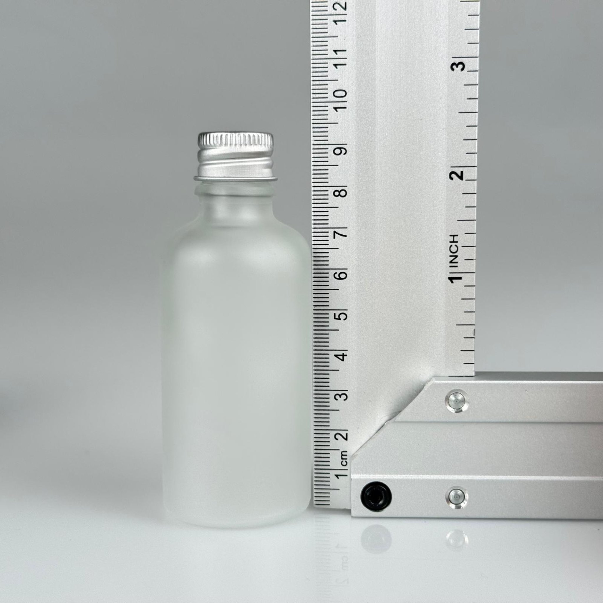 50 CC BUZLU CAM ŞİŞE + KÖPÜK CONTALI GÜMÜŞ ALÜMİNYUM METAL KAPAKLI + KÖR TIPALI TAKIM - 50 ML BUZLU CAM ŞİŞE