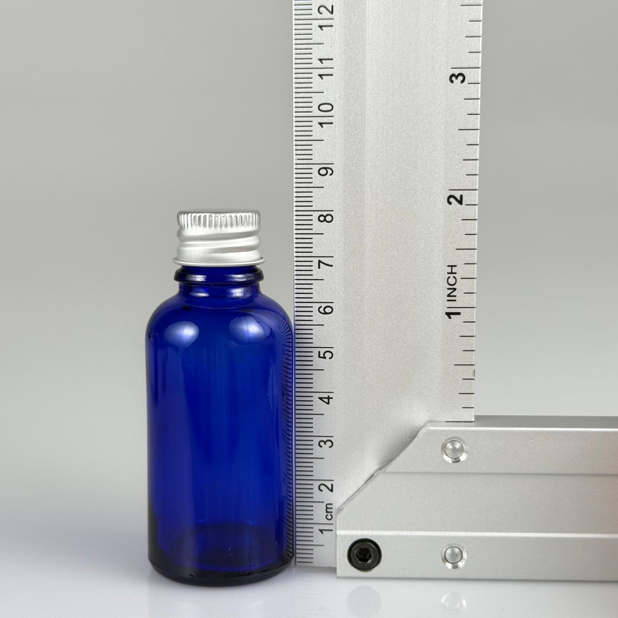 30 CC MAVİ CAM ŞİŞE + KÖPÜK CONTALI GÜMÜŞ ALÜMİNYUM METAL KAPAKLI + KÖR TIPALI TAKIM - 30 ML MAVİ CAM ŞİŞE