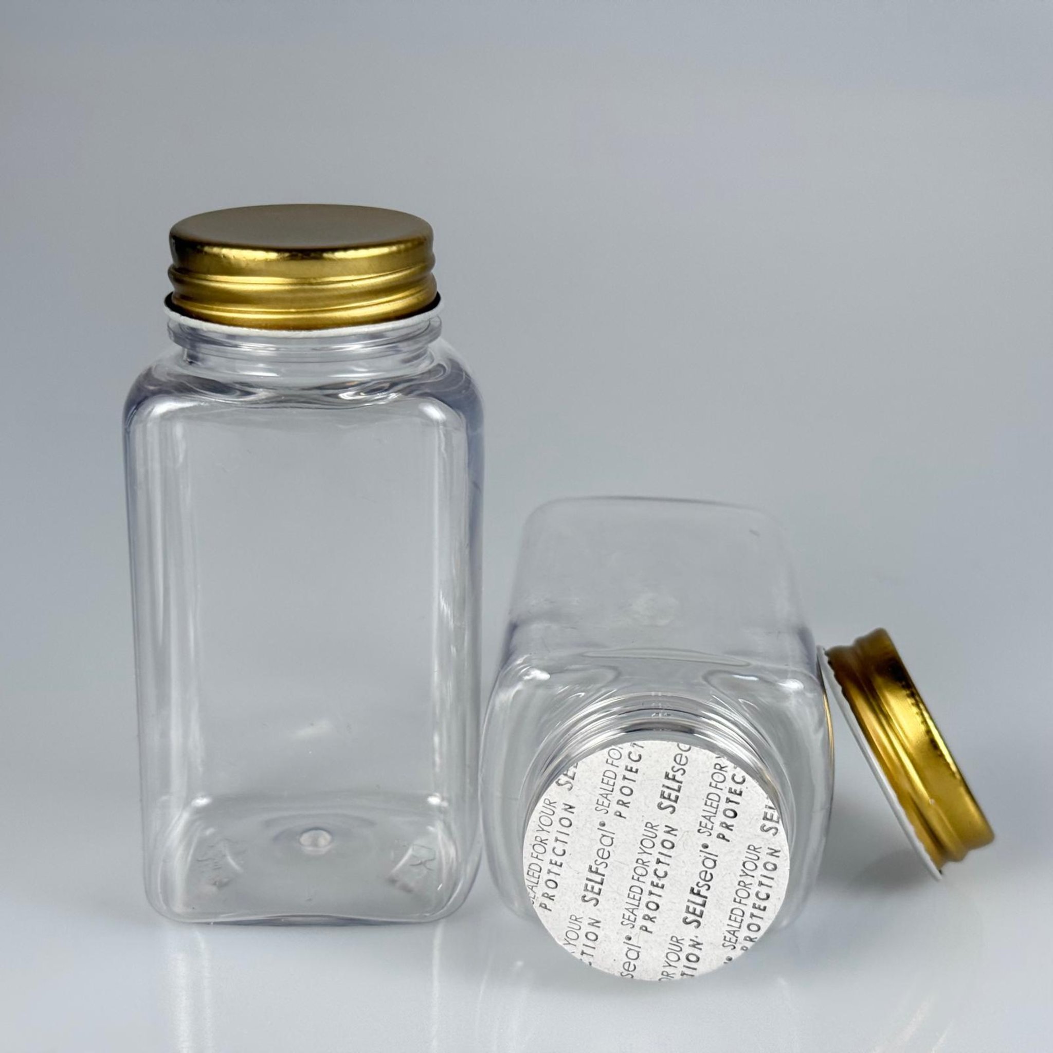 BAHARAT, TOZ, KAHVE, SAHLEP VB MUTFAK DÜZENLEME İÇİN KARE PLASTİK MİNİ KAVANOZLAR - 150 ML -  RAF DÜZENLEYİCİ GIDAYA UYGUN KÖŞELİ GOLD METAL KAPAKLI + KÖPÜK CONTALI PET KAVANOZLARI