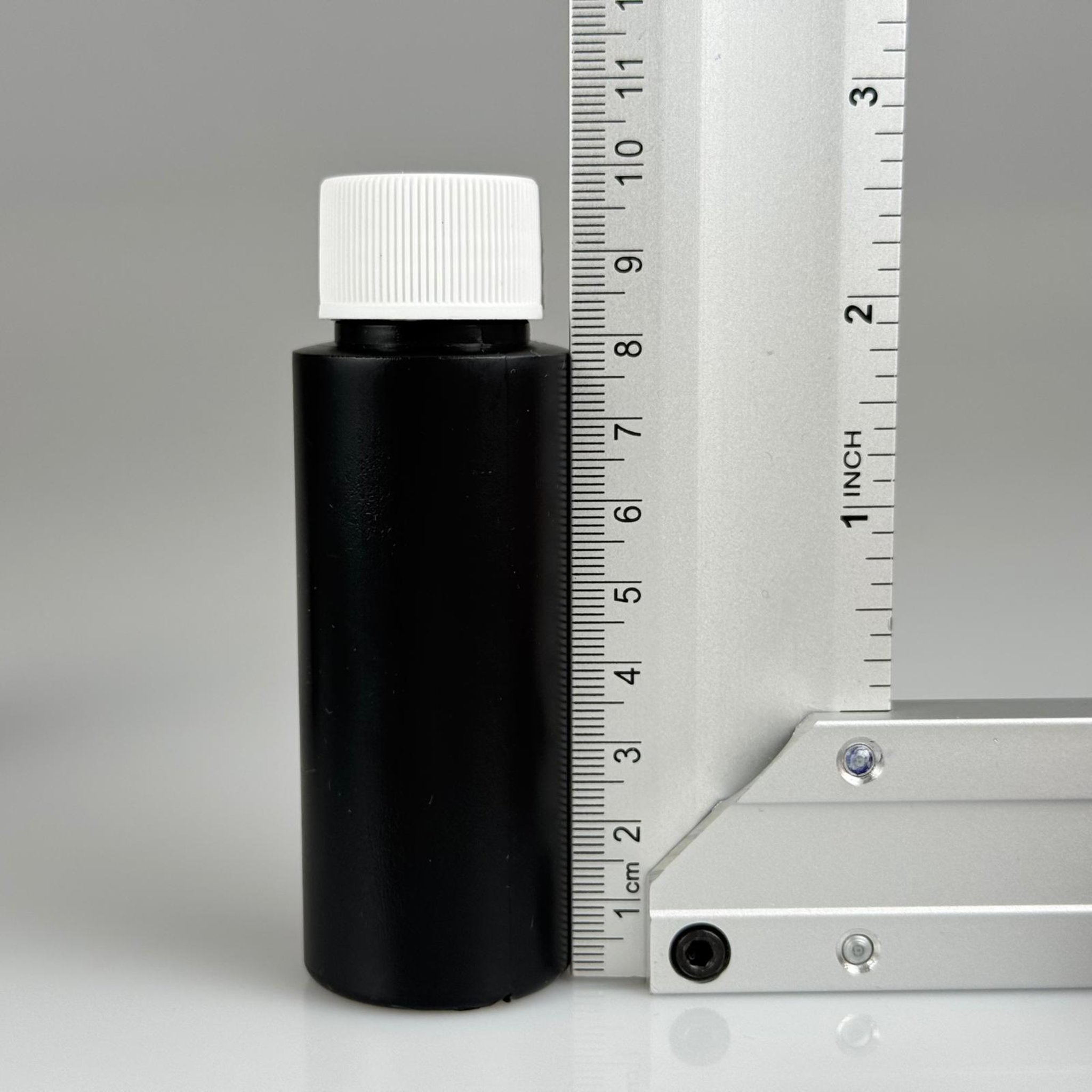 50 CC SİYAH POLİETİLEN PLASTİK ŞİŞE - BEYAZ KÖPÜK CONTALI KAPAKLI + KOLONYA TIPALI TAKIM  - 50 ML KAPAKLI PLASTİK ŞİŞE