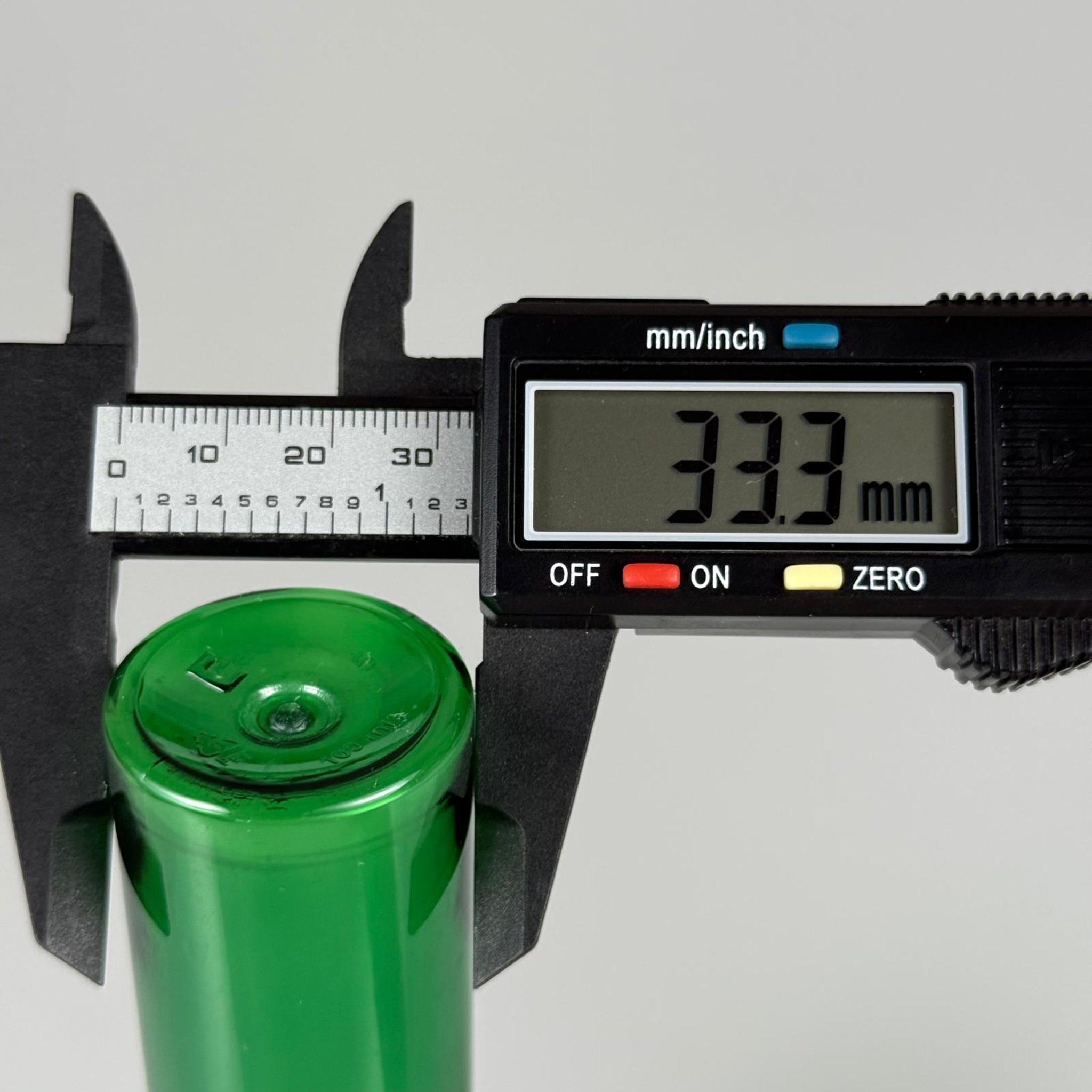 100 CC UZUN SİLİNDİR YEŞİL PET ŞİŞE (24 GR - 24 AĞIZ ) + KÖPÜK CONTALI SİYAH METAL ALÜMİNYUM KAPAK TAKIM - 100 ML BİBERİYE SUYU, LAVANTA YAĞI, SAÇ SERUM, TONİK VB İÇİN PLASTİK KOZMETİK AMBALAJLARI
