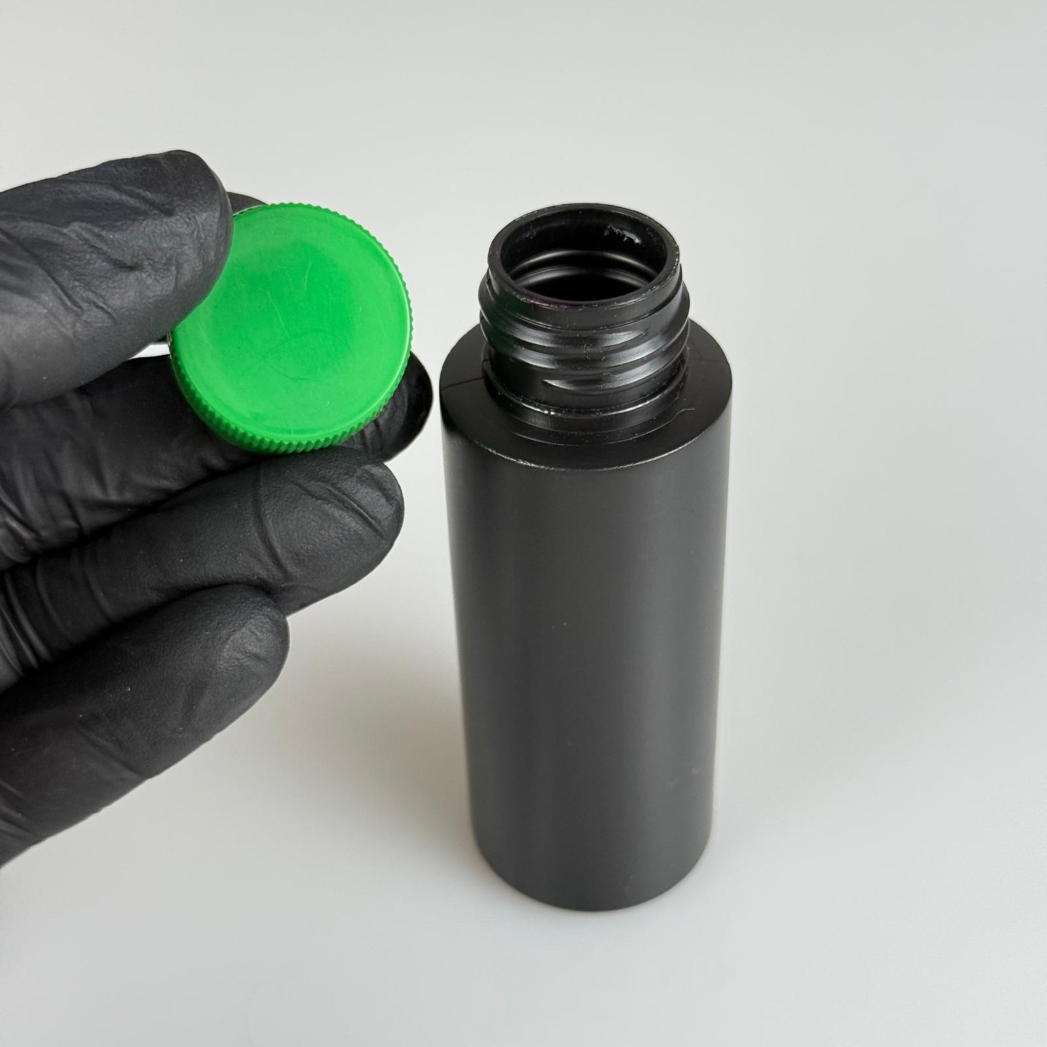 50 CC SİYAH POLİETİLEN PLASTİK ŞİŞE - YEŞİL KAPAKLI  - 50 ML KAPAKLI PLASTİK ŞİŞE