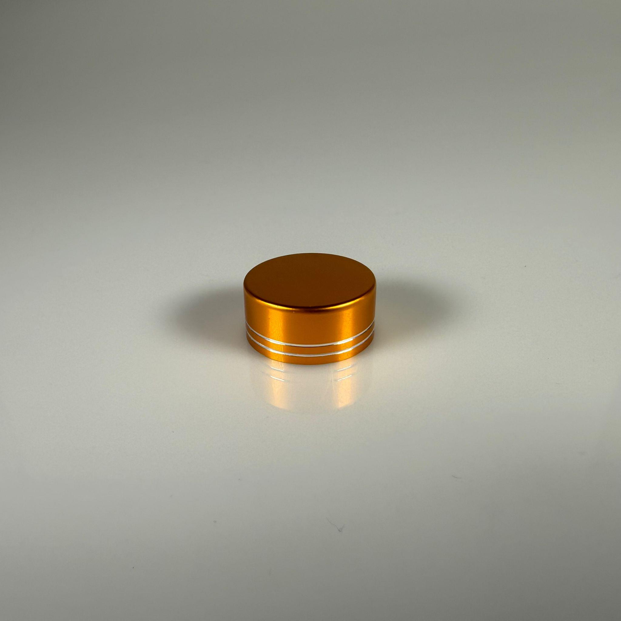 26 MM VİDALI GOLD METAL KAPAK - ÇİFT YALDIZLI (ELİMİZDEKİ KAVANOZLARA UYMAZ)
