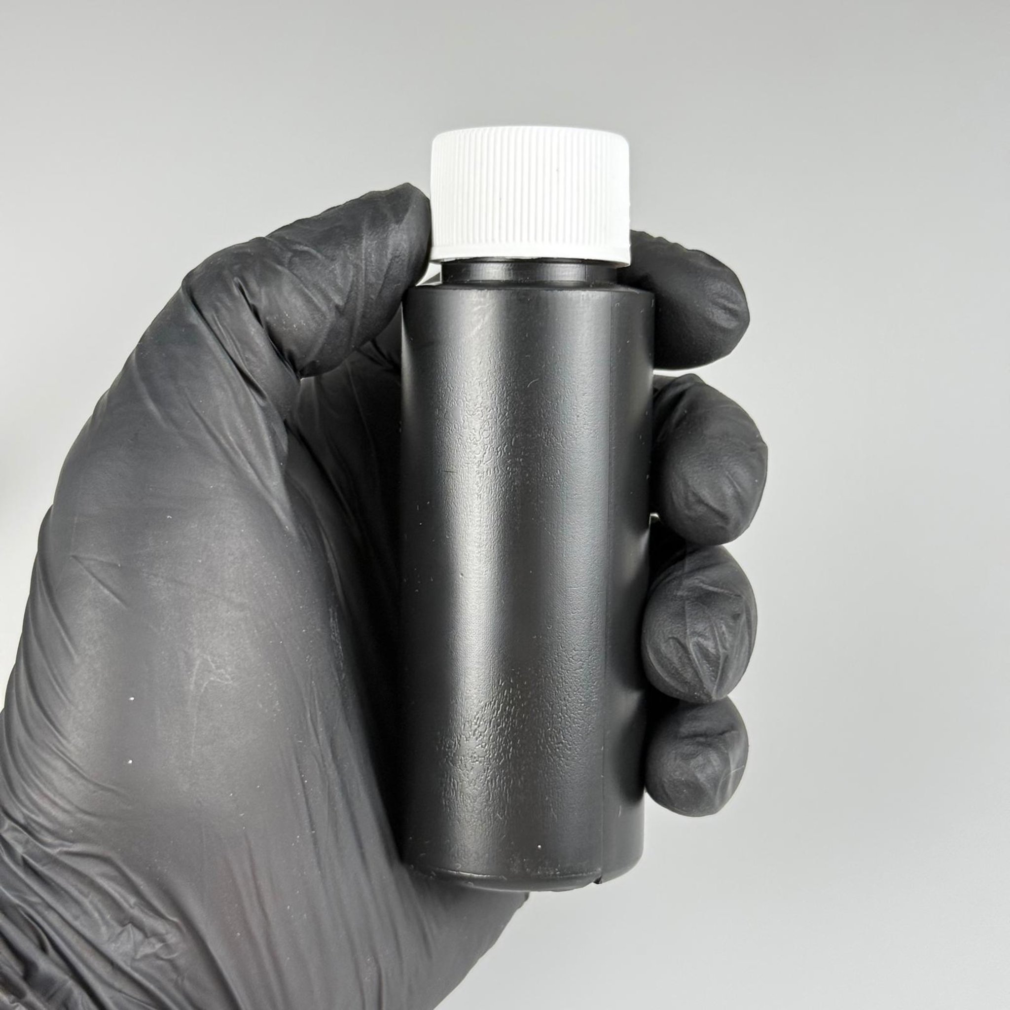 50 CC SİYAH POLİETİLEN PLASTİK ŞİŞE - BEYAZ KÖPÜK CONTALI KAPAKLI + KOLONYA TIPALI TAKIM  - 50 ML KAPAKLI PLASTİK ŞİŞE