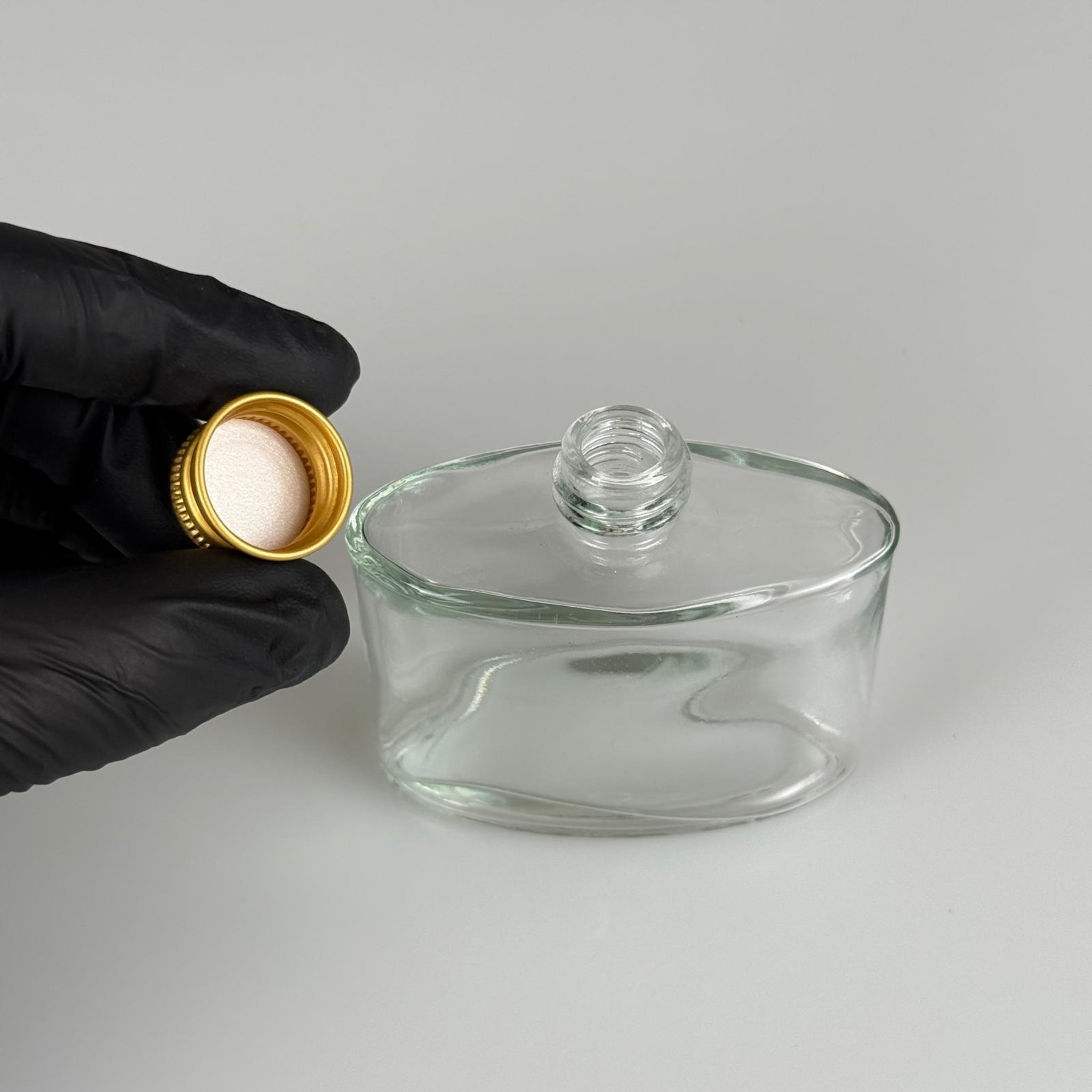 50 CC YASSI KÖŞELİ CAM ŞİŞE + GOLD ALÜMİNYUM METAL KAPAKLI TAKIM - 50 ML ŞEFFAF CAM ŞİŞE
