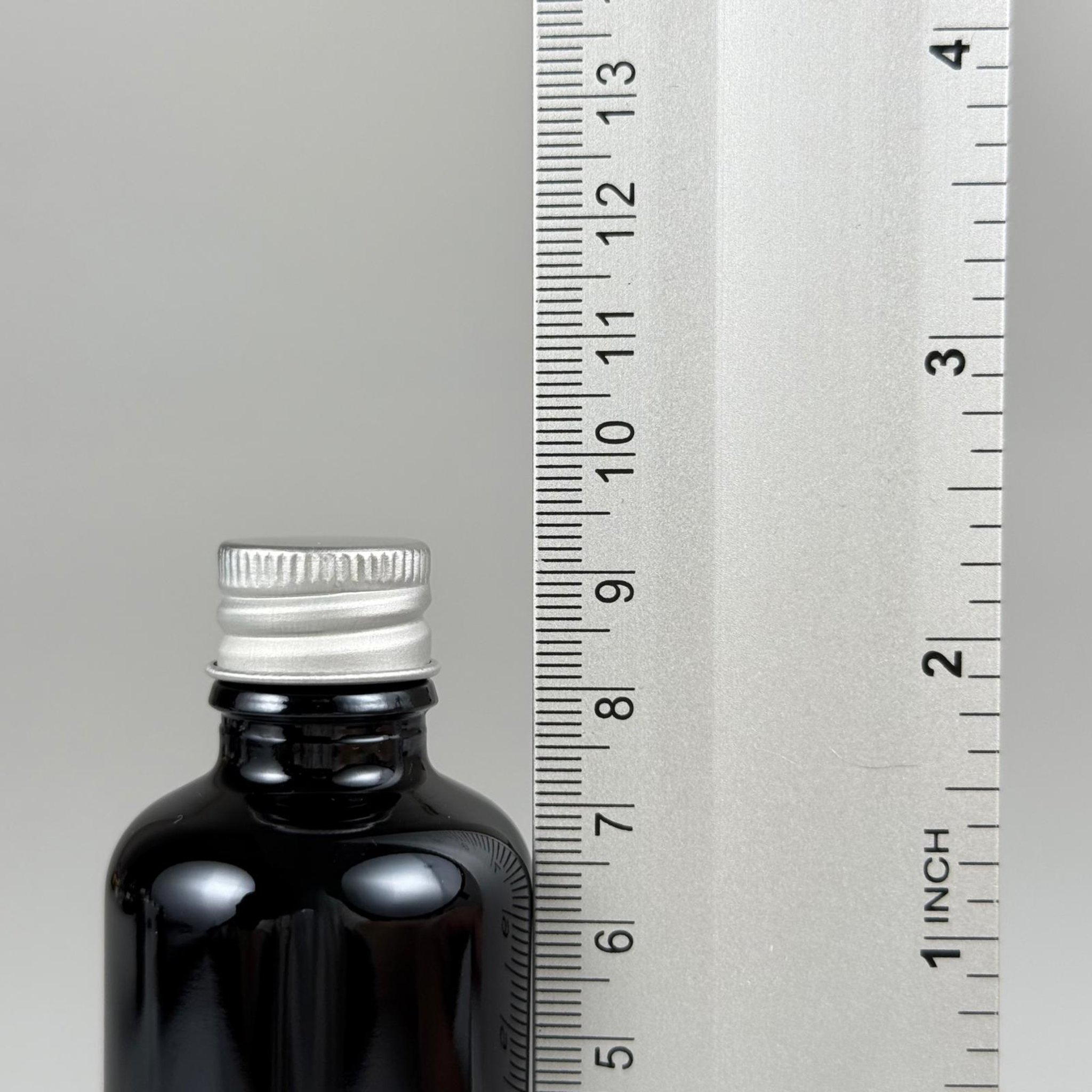 50 CC SİYAH CAM ŞİŞE + KÖPÜK CONTALI GÜMÜŞ ALÜMİNYUM METAL KAPAKLI TAKIM - 50 ML SİYAH CAM ŞİŞE