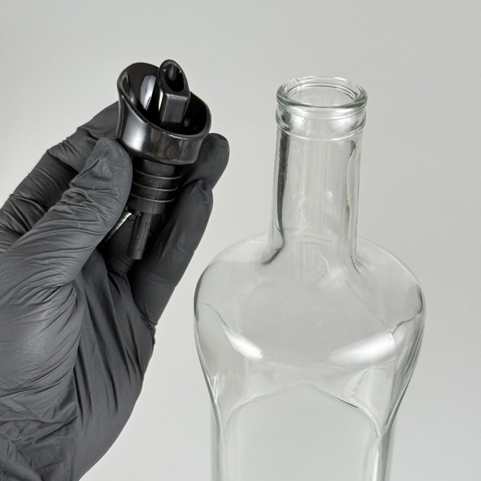 1000 CC DESENLİ DORİKA ŞEFFAF CAM ŞİŞE + HAVUZLU SİYAH AKITICILI TAKIM - 1000 ML MANTAR TIPALI ÇAKMA AĞIZ  CAM ŞİŞE
