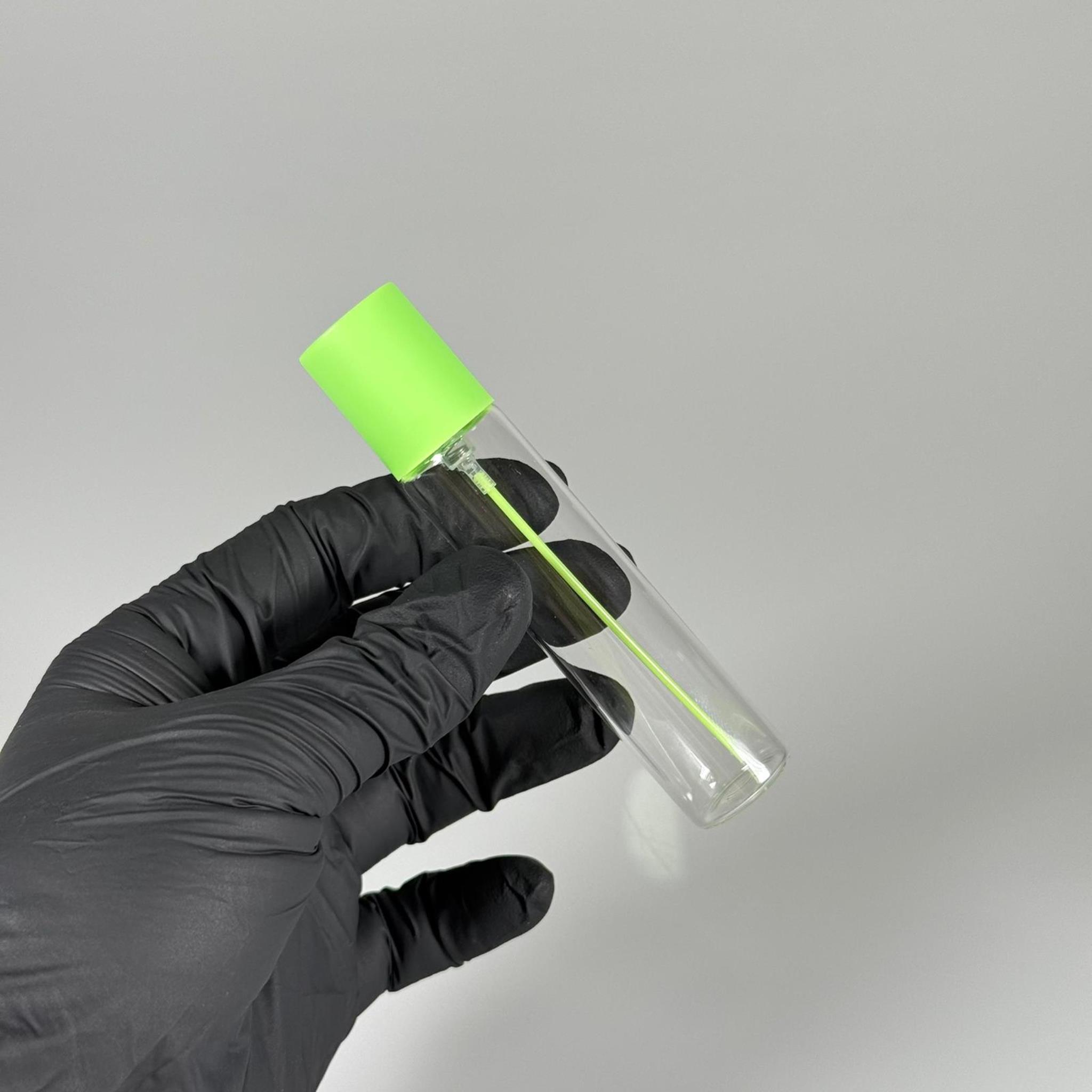 PARFÜM ŞİŞESİ 25 ML - 25 CC PARFÜM AMBALAJI VALFLİ (GEÇME AĞIZ) CAM KALEM PARFÜM İÇİN ŞİŞELERİ - YEŞİL SPREY + KAPAKLI SET TAKIM