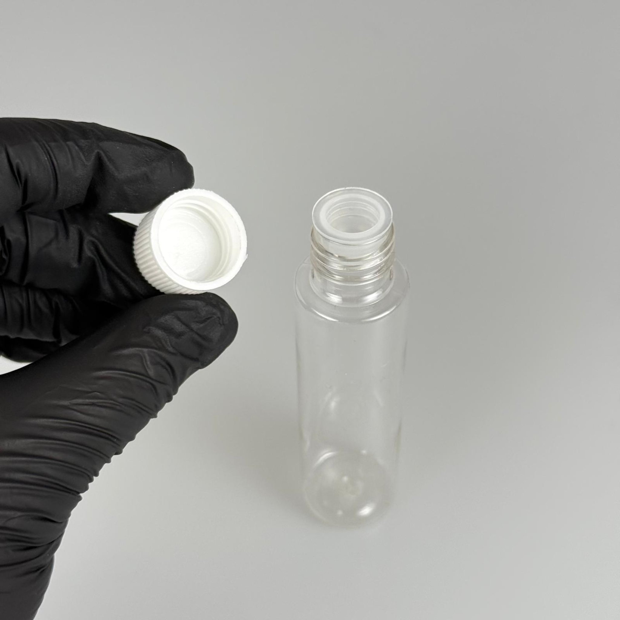 35 ML TIPALI, SIZDIRMAZ KAPAKLI PET ŞİŞE - 35 CC ŞEFFAF PLASTİK ŞİŞE + CONTALI BEYAZ KAPAK + KÖR TIPA TAKIM