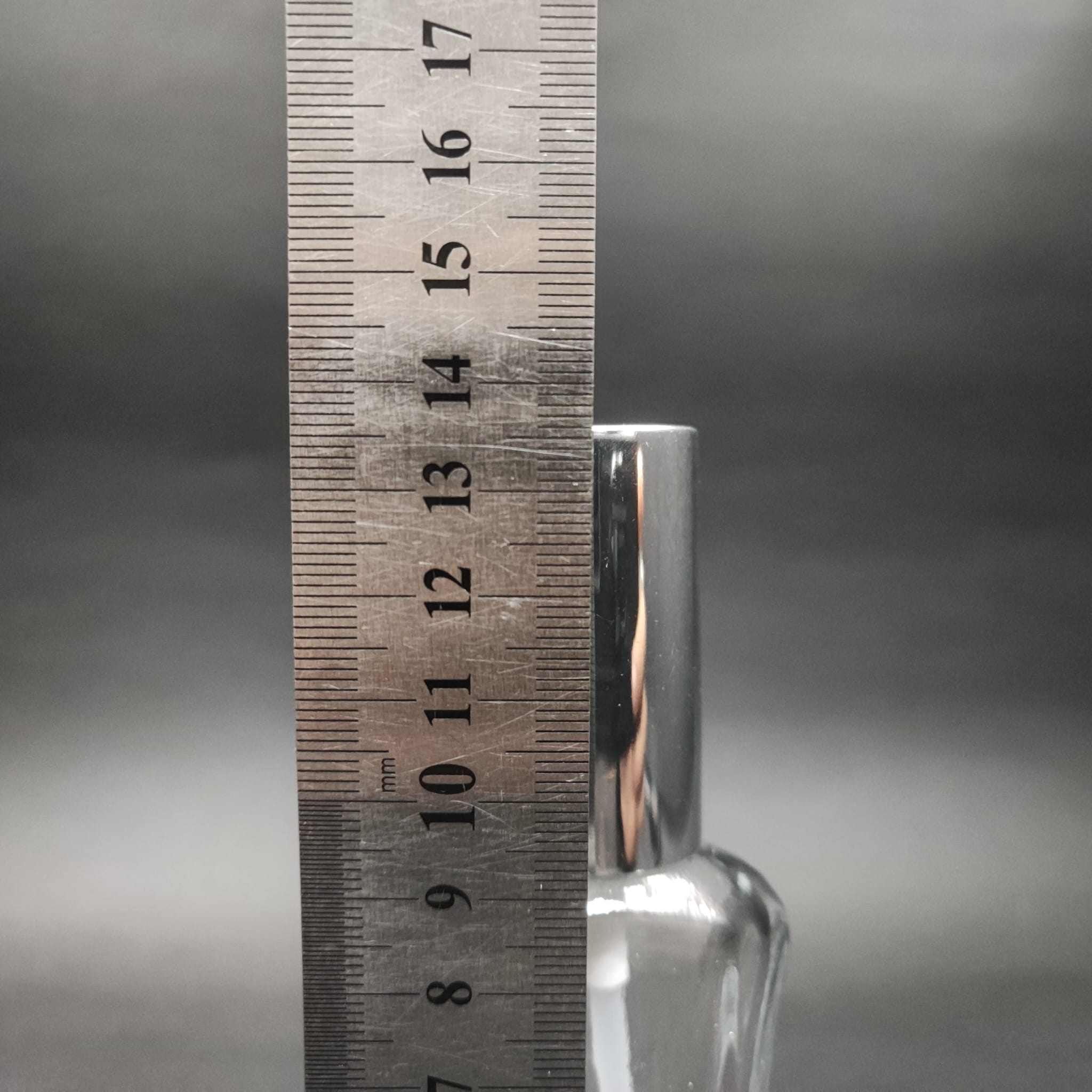 50 ML LÜKS VİDALI VALF ÇEVİRME PARFÜM ŞİŞELERİ - 50 CC MİLANO CAM ŞİŞE - GÜMÜŞ METAL SPREYLİ KAPAKLI SET (CAMIN KALINLIĞI İLE İLGİLİ +/- 5 ML TOLERANS OLABİLİR)