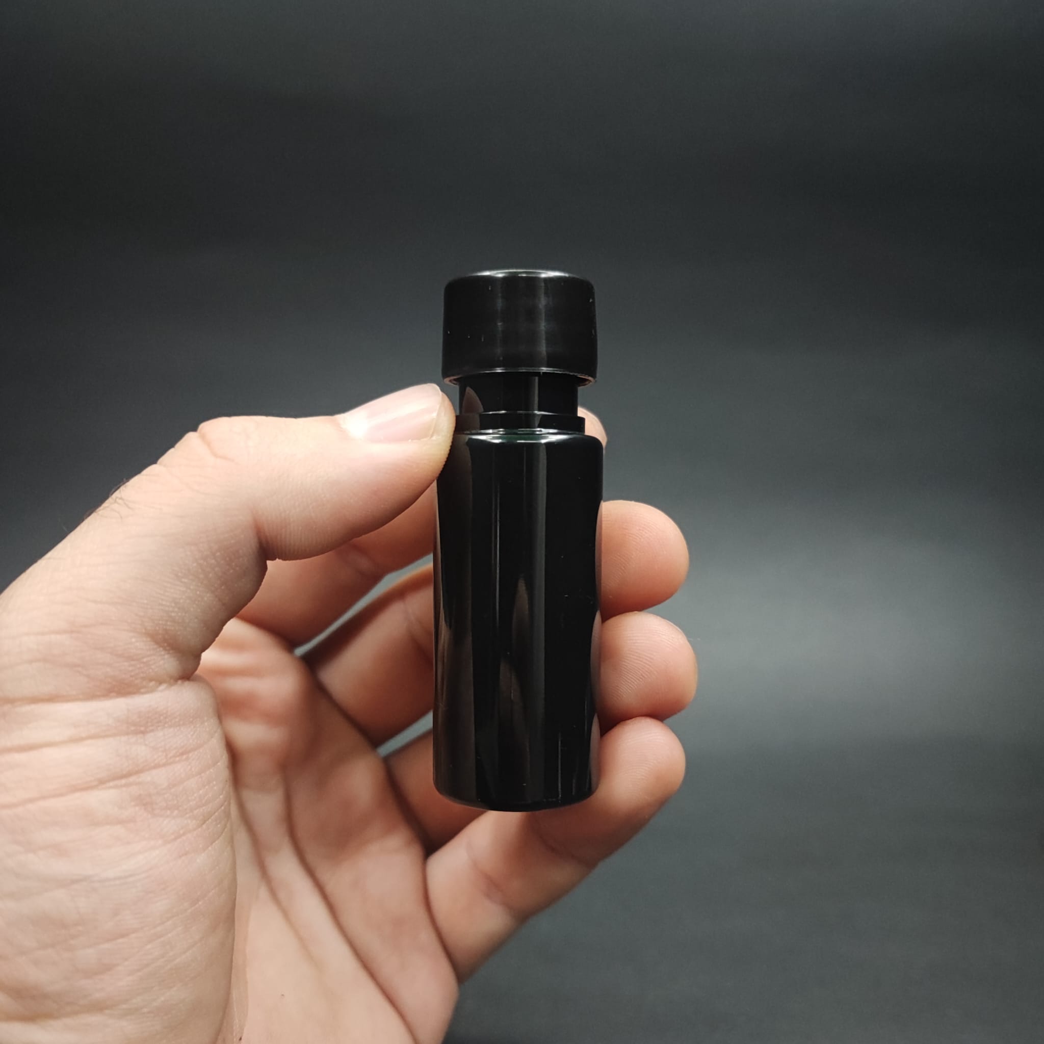 15 CC SİYAH PLASTİK ŞİŞE + KENDİNDEN CONTALI SIZDIRMAZ SİYAH KAPAK - 15 ML KAPAKLI PET ŞİŞE