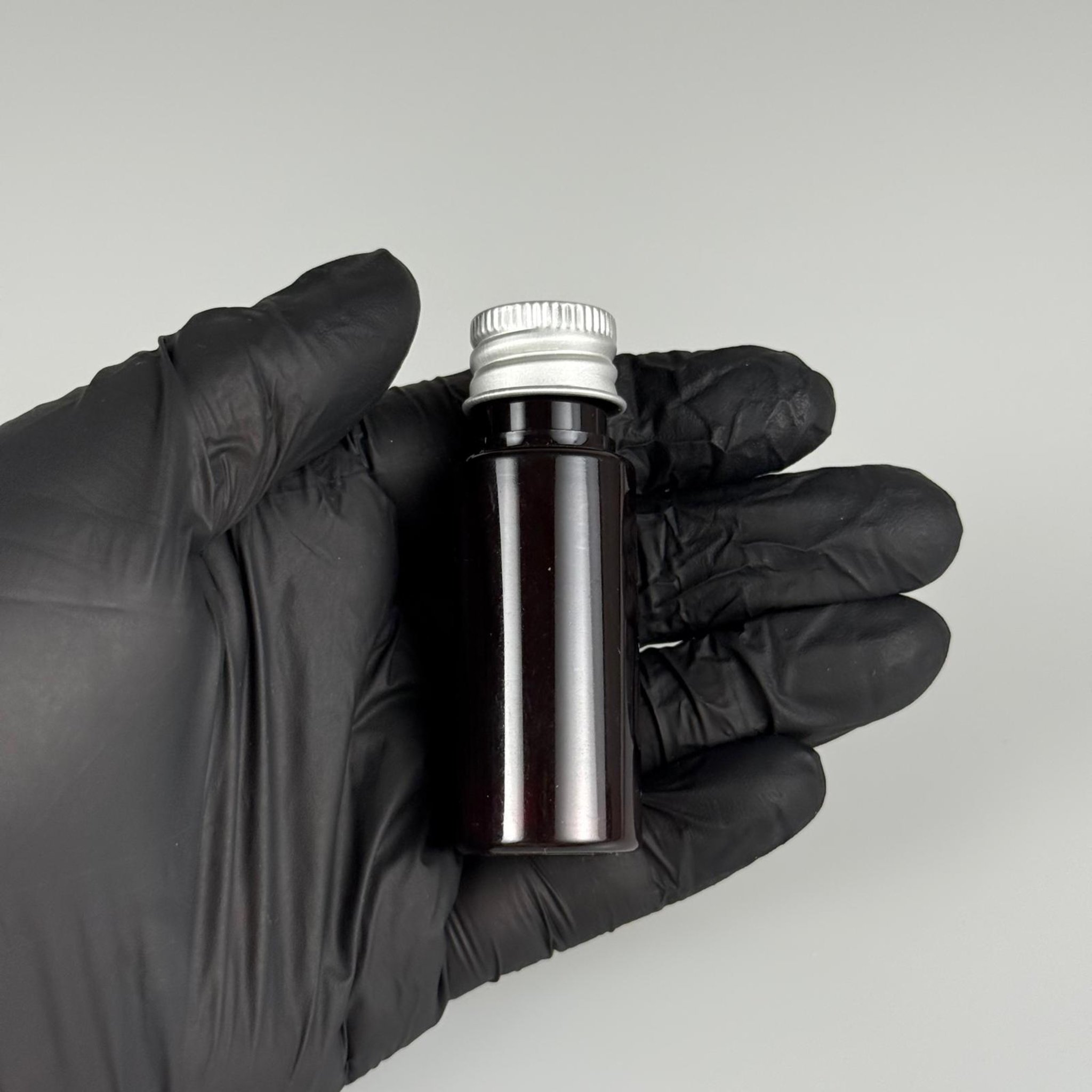 15 CC AMBER SİLİNDİR PET ŞİŞE + KÖPÜK CONTALI GÜMÜŞ ALÜMİNYUM METAL KAPAKLI TAKIML - 15 ML KAHVERENGİ PET ŞİŞE