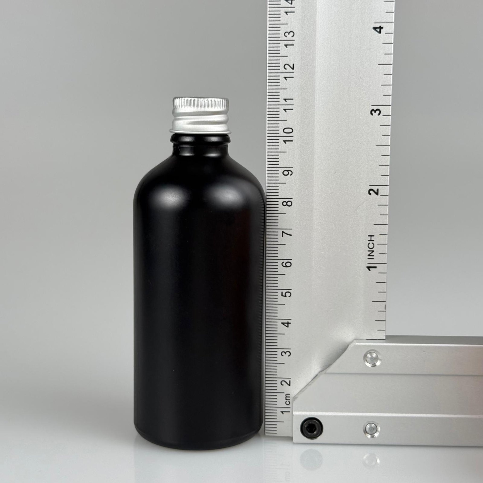 100 CC MAT SİYAH CAM ŞİŞE + KÖPÜK CONTALI GÜMÜŞ ALÜMİNYUM METAL KAPAKLI TAKIM - 100 ML MAT SİYAH CAM ŞİŞE