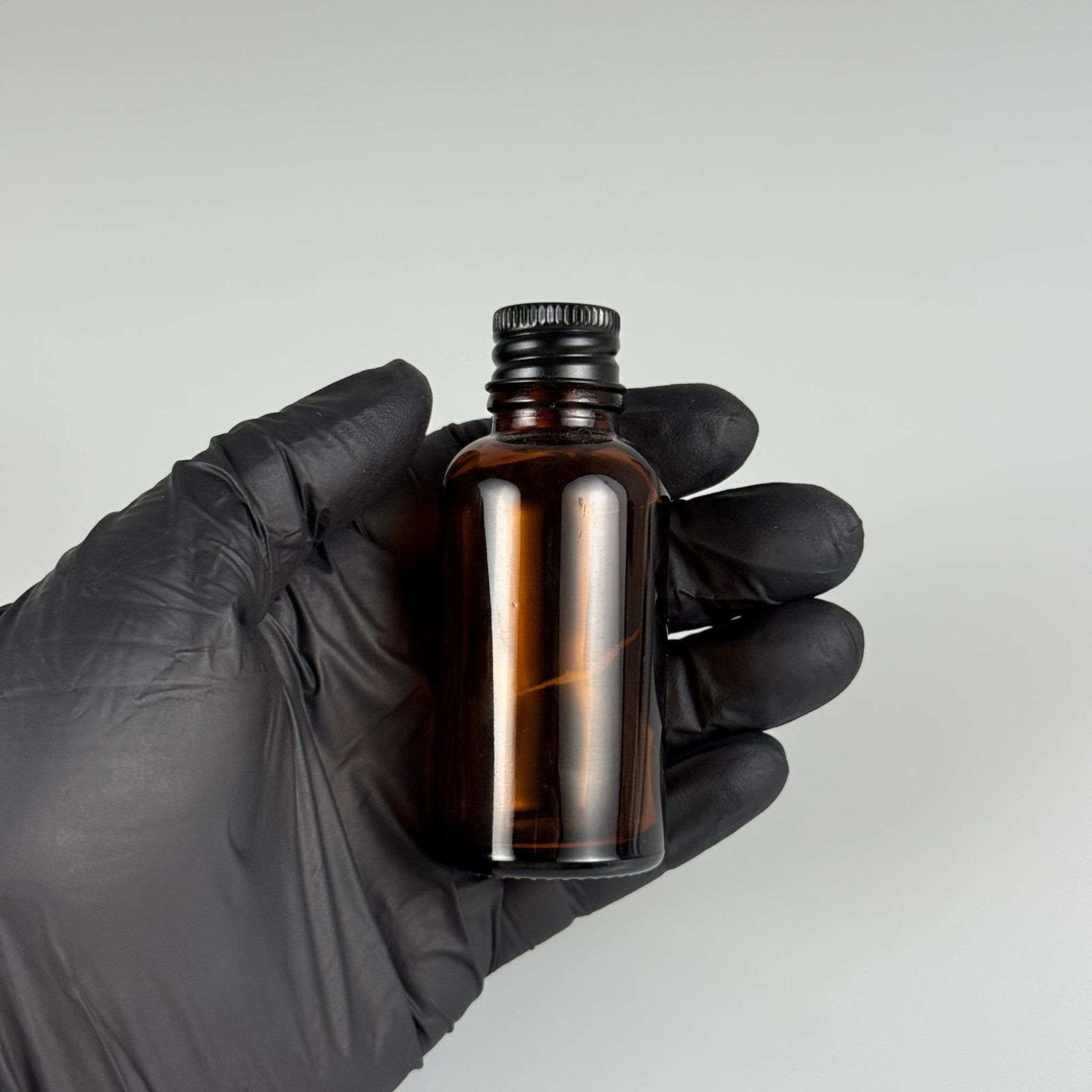 30 CC AMBER CAM ŞİŞE + KÖPÜK CONTALI SİYAH ALÜMİNYUM METAL KAPAKLI TAKIM - 30 ML KAHVERENGİ CAM ŞİŞE