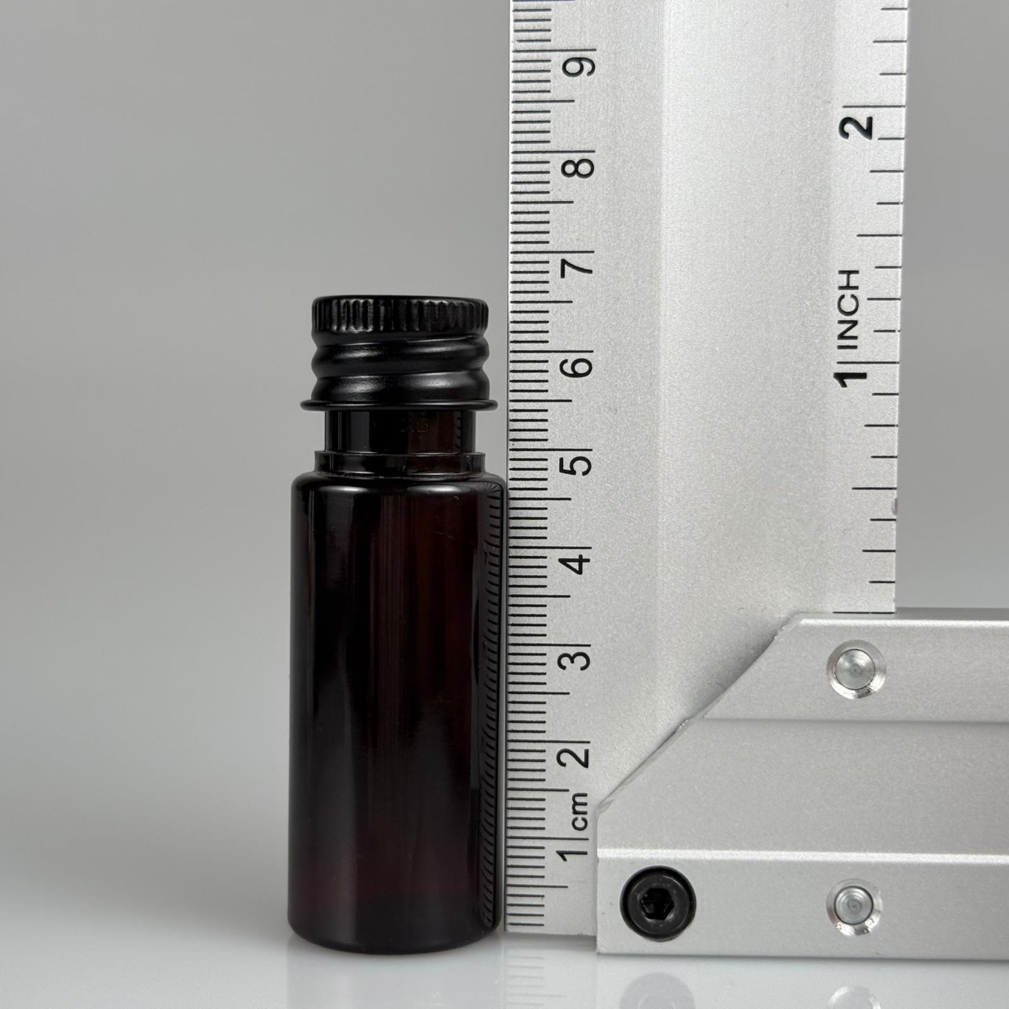 15 CC AMBER SİLİNDİR PET ŞİŞE + KÖPÜK CONTALI SİYAH ALÜMİNYUM METAL KAPAKLI TAKIML - 15 ML KAHVERENGİ PET ŞİŞE