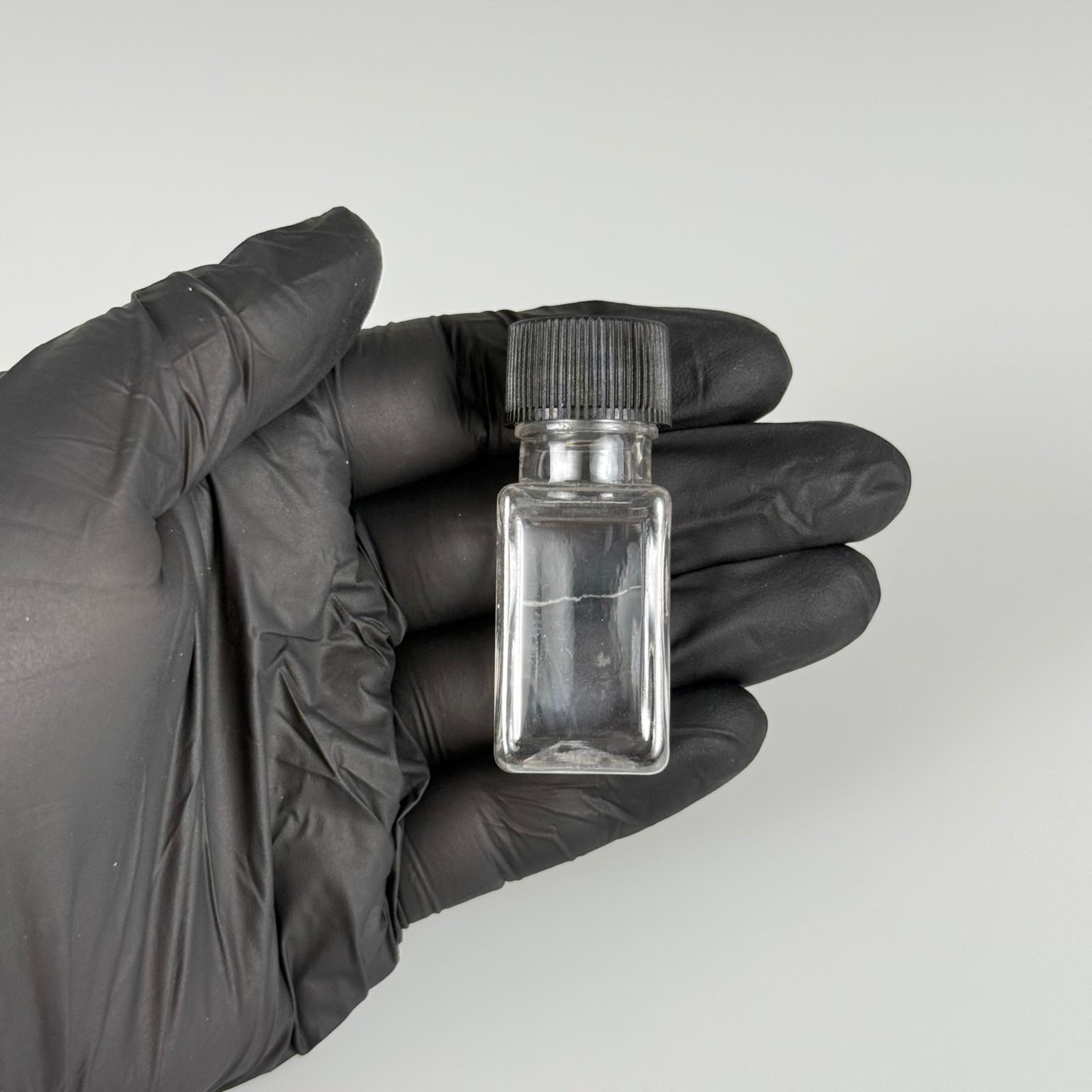 10 CC İÇTEN DAMLALIKLI PLASTİK KARE ŞİŞE -  10 ML ŞEFFAF PET ŞİŞE + CONTALI SİYAH KAPAK + KOLONYA TIPALI (DELEREK KULLANILIR) TAKIM