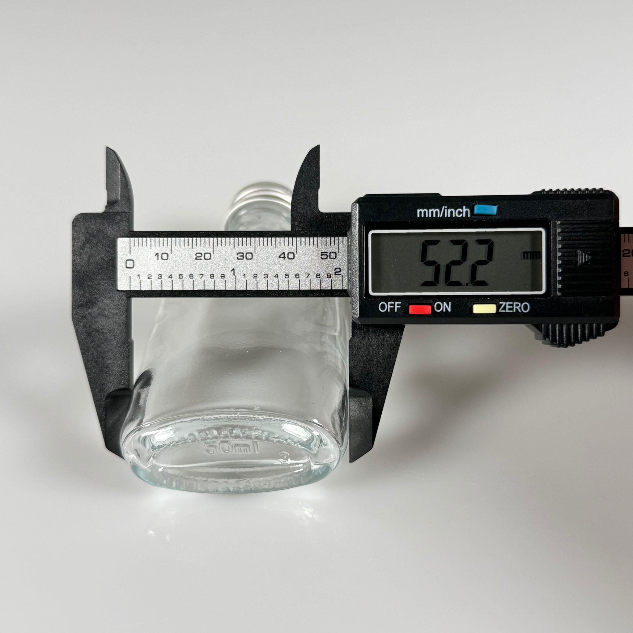 50 CC YASSI CAM ŞİŞE - GÜMÜŞ METAL KAPAKLI KOLONYA TIPALI - 50 ML COLD BREW KOLONYA CAM ŞİŞESİ (TIPA İLE KULLANMAK İÇİN KAPAK CONTASI ÇIKARILIR)