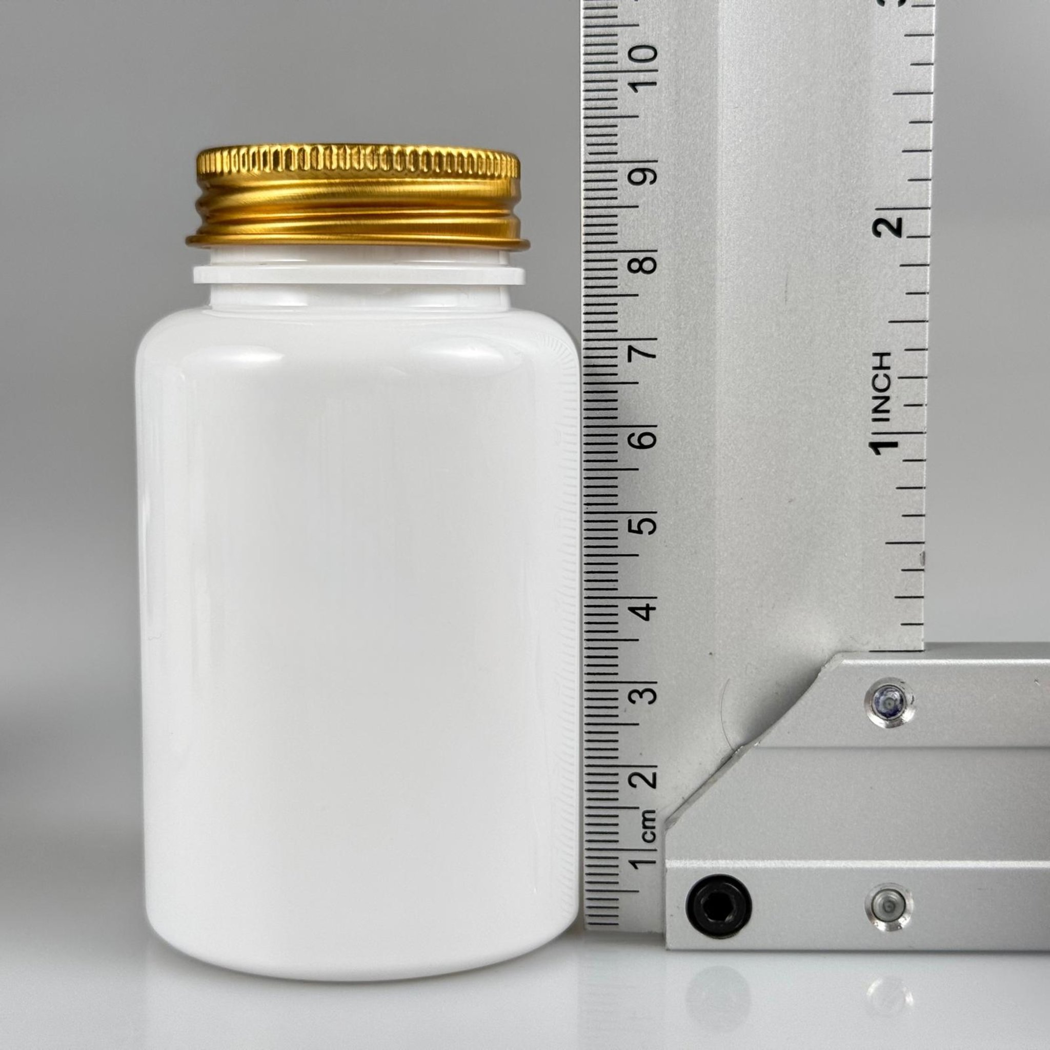 150 CC BEYAZ PET PUDRA ŞİŞESİ + KÖPÜK CONTALI GOLD METAL KAPAKLI + PUDRA TIPALI TAKIM - 150 ML PUDRA KUTUSU, EKO TUZLUK