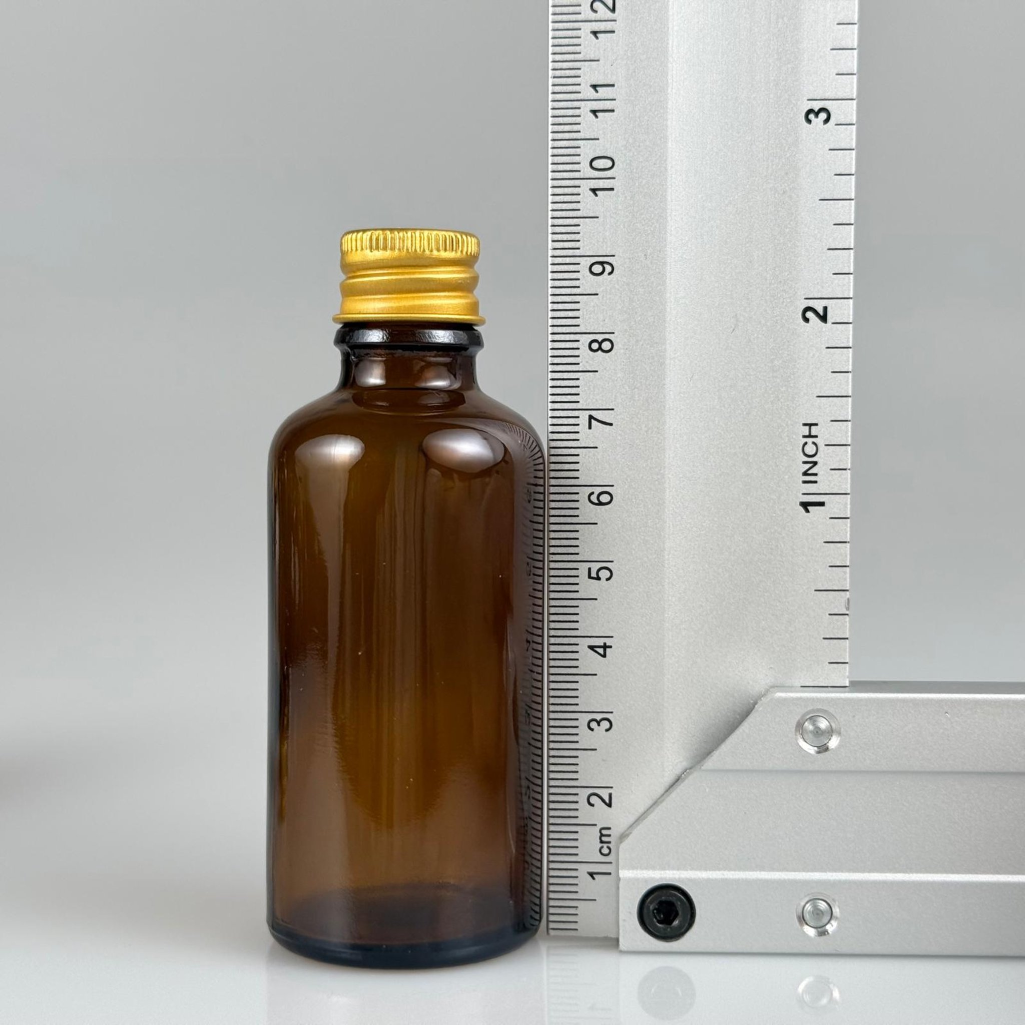 50 CC AMBER CAM ŞİŞE + KÖPÜK CONTALI GOLD ALÜMİNYUM METAL KAPAKLI + KÖR TIPALI TAKIM - 50 ML KAHVERENGİ CAM ŞİŞE