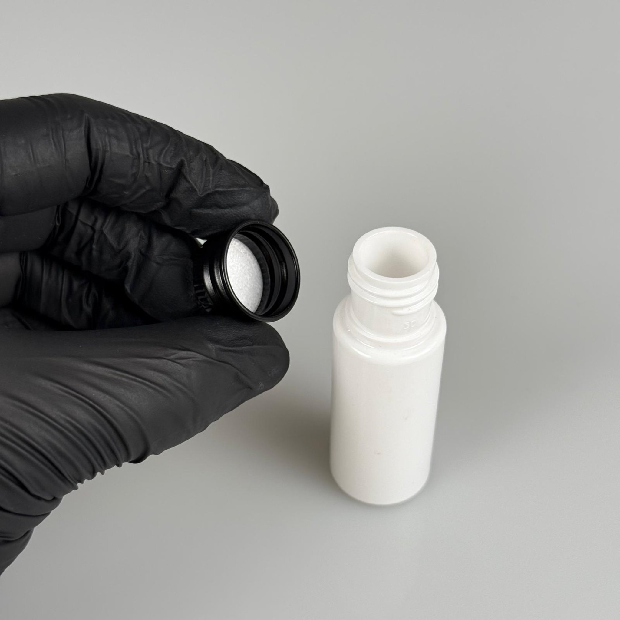 15 CC BEYAZ SİLİNDİR PET ŞİŞE + KÖPÜK CONTALI SİYAH ALÜMİNYUM METAL KAPAKLI TAKIML - 15 ML BEYAZ PET ŞİŞE
