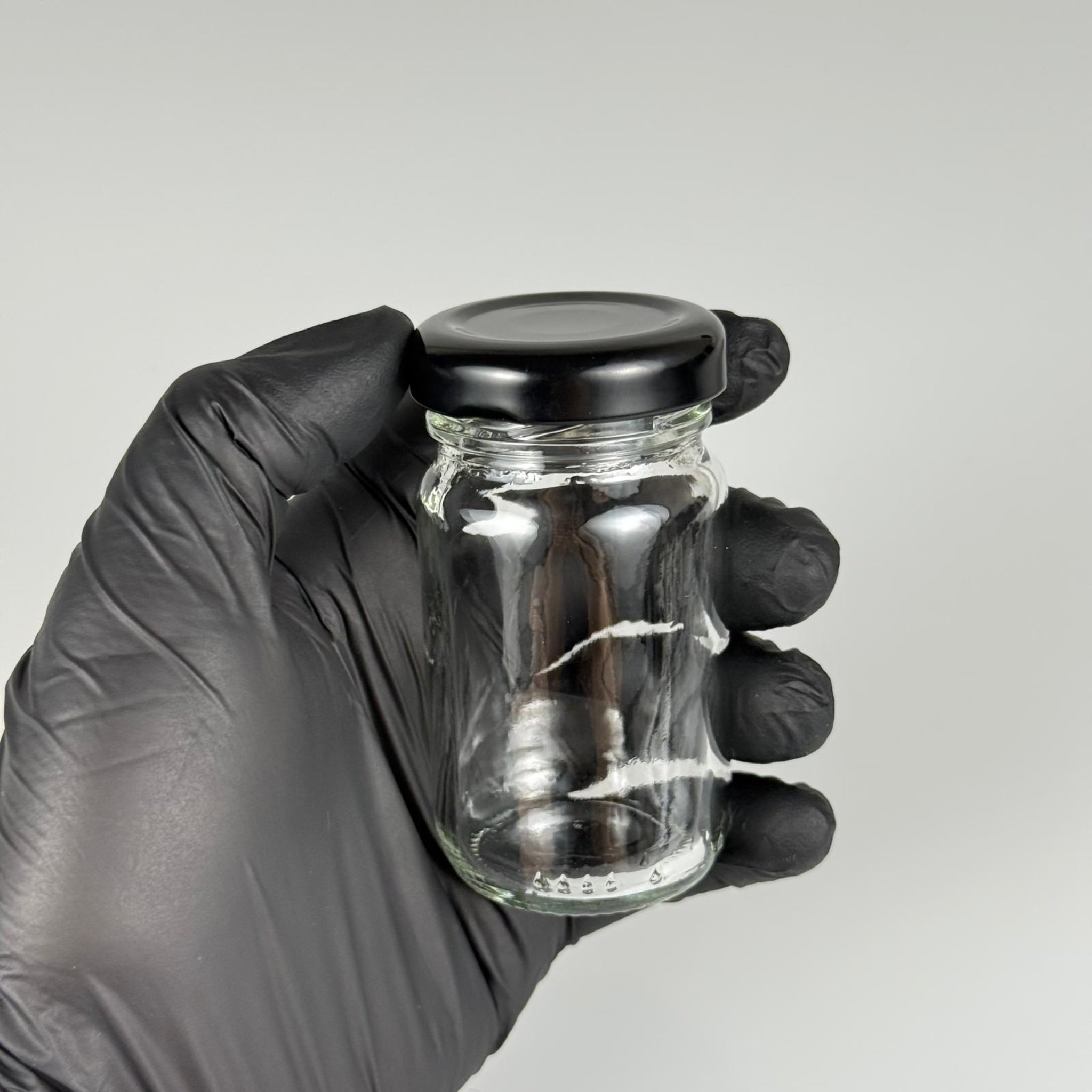 67 CC CAM KAVANOZ + SİYAH METAL KAPAKLI + KENDİNDEN YAPIŞKANLI KÖPÜK CONTALI TAKIM - 67 ML CAM KAVANOZ