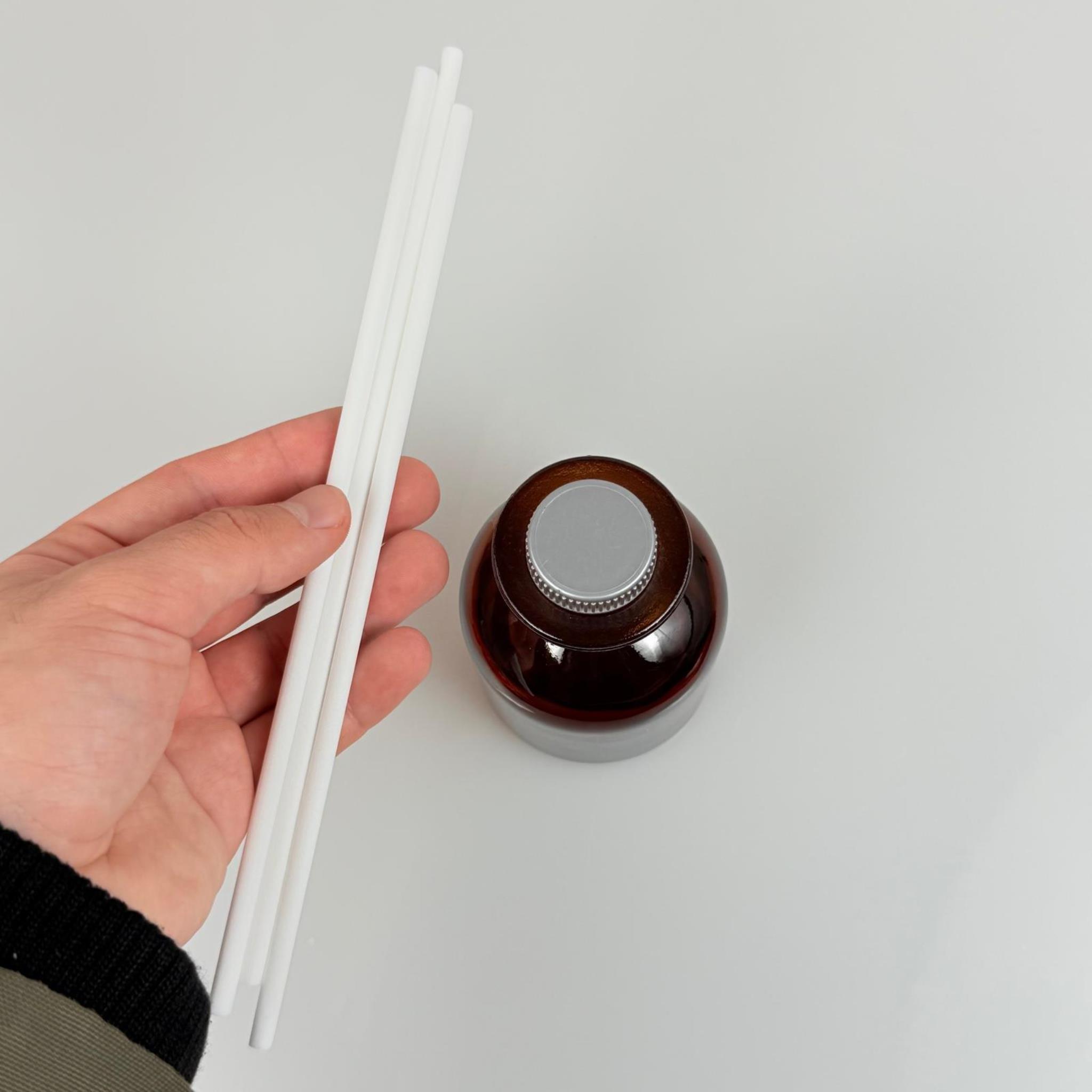 150 CC AMBER CAM BAMBU SİLİNDİR ODA KOKUSU ŞİŞESİ - 150 ML DİFFUSER CAM ŞİŞE + GRİ MANTAR TIPA + 3 ADET 24 CM BEYAZ FİBER BAMBU ÇUBUK